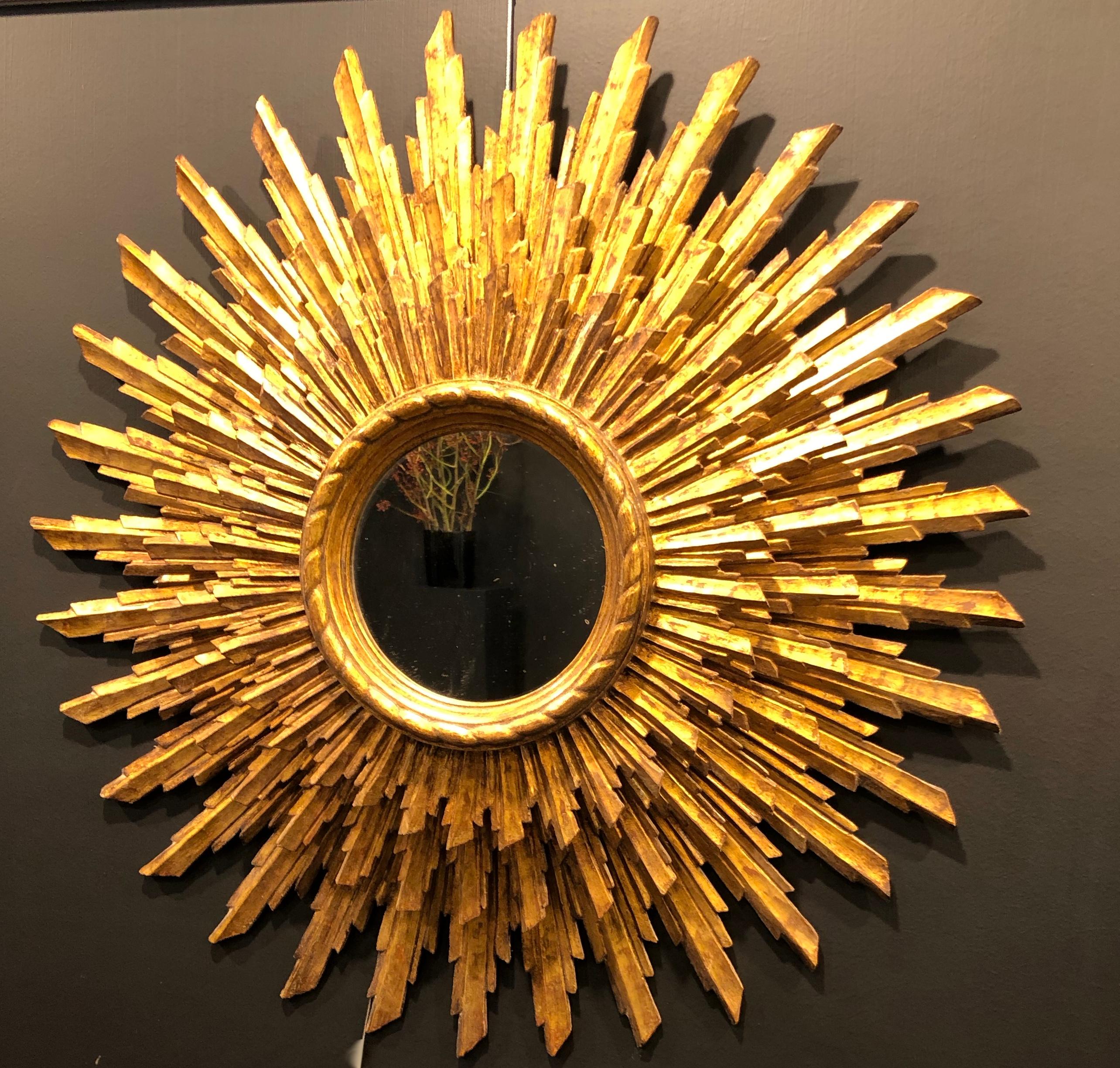 A beautifull 1920s wooden sunburst mirror.