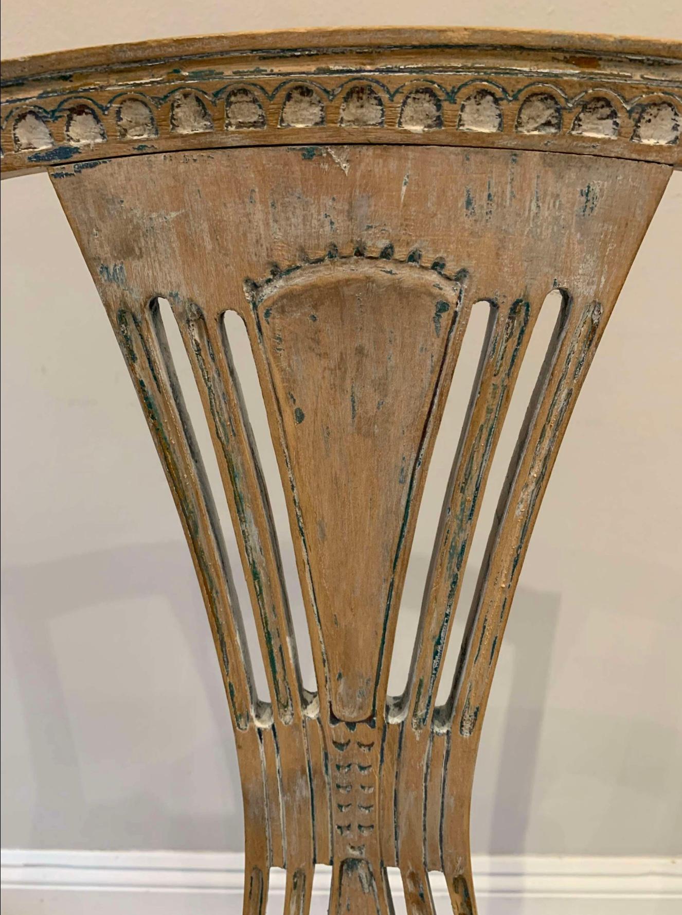 Fauteuils suédois des années 1920, arrachés à leur peinture d'origine Bon état - En vente à London, GB