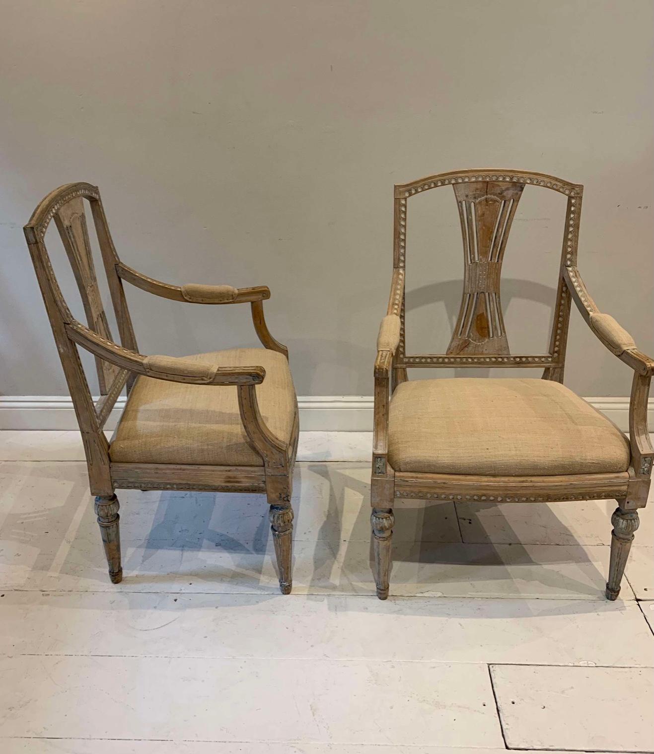 20ième siècle Fauteuils suédois des années 1920, arrachés à leur peinture d'origine en vente
