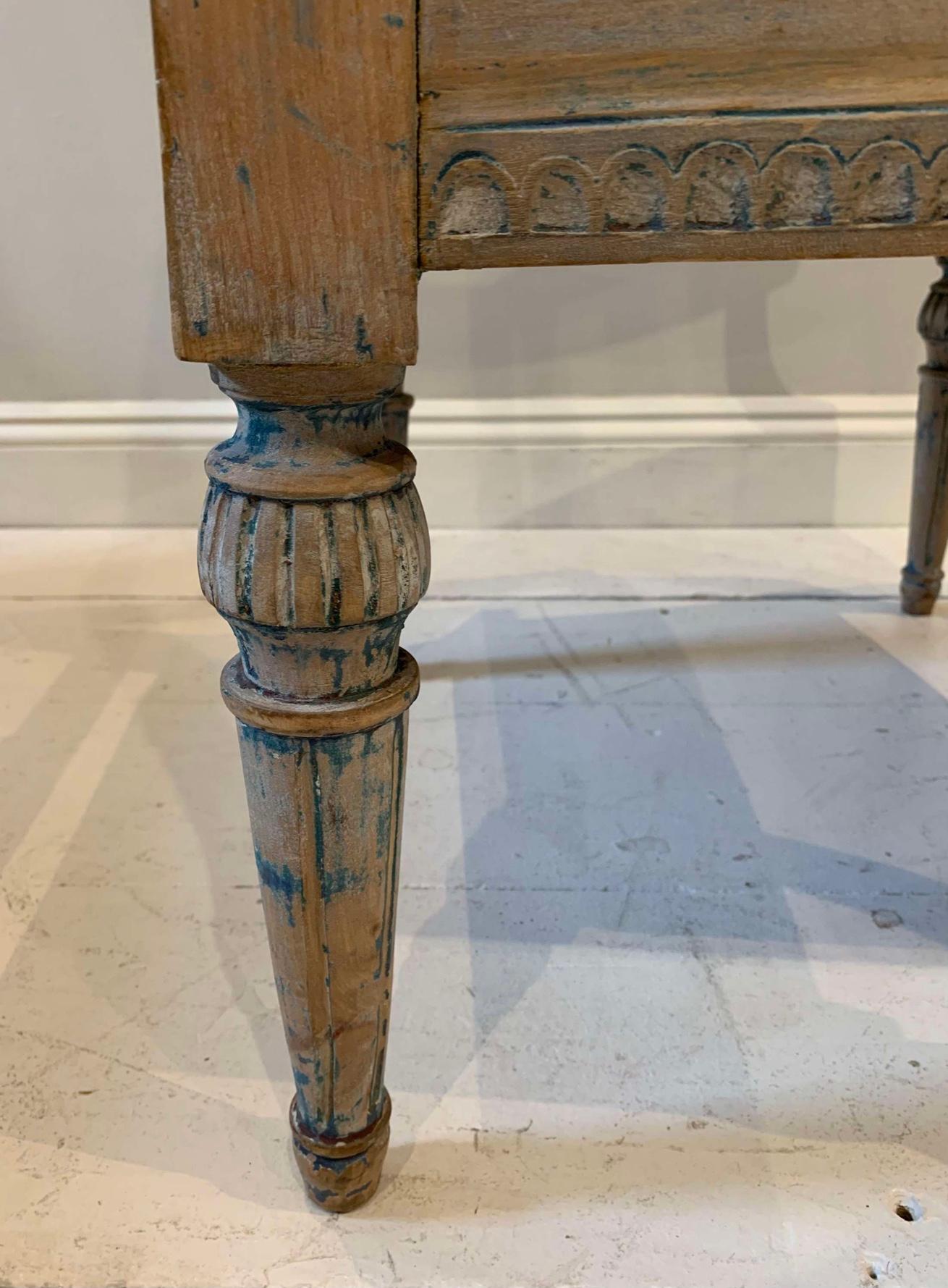Bois Fauteuils suédois des années 1920, arrachés à leur peinture d'origine en vente