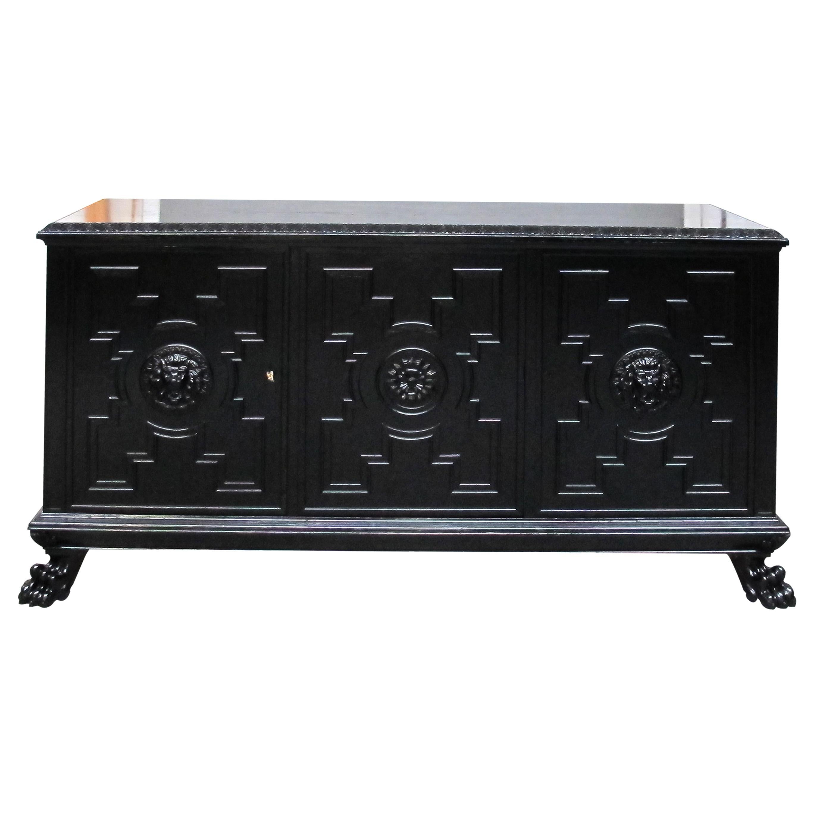 This sideboard, made by the renowned Swedish manufacturer Bodafors, embodies the refined elegance of the Swedish Grace period. A fusion of Art Deco and Neoclassicism, the design is characterised by clean geometric patterns and luxurious decorative
