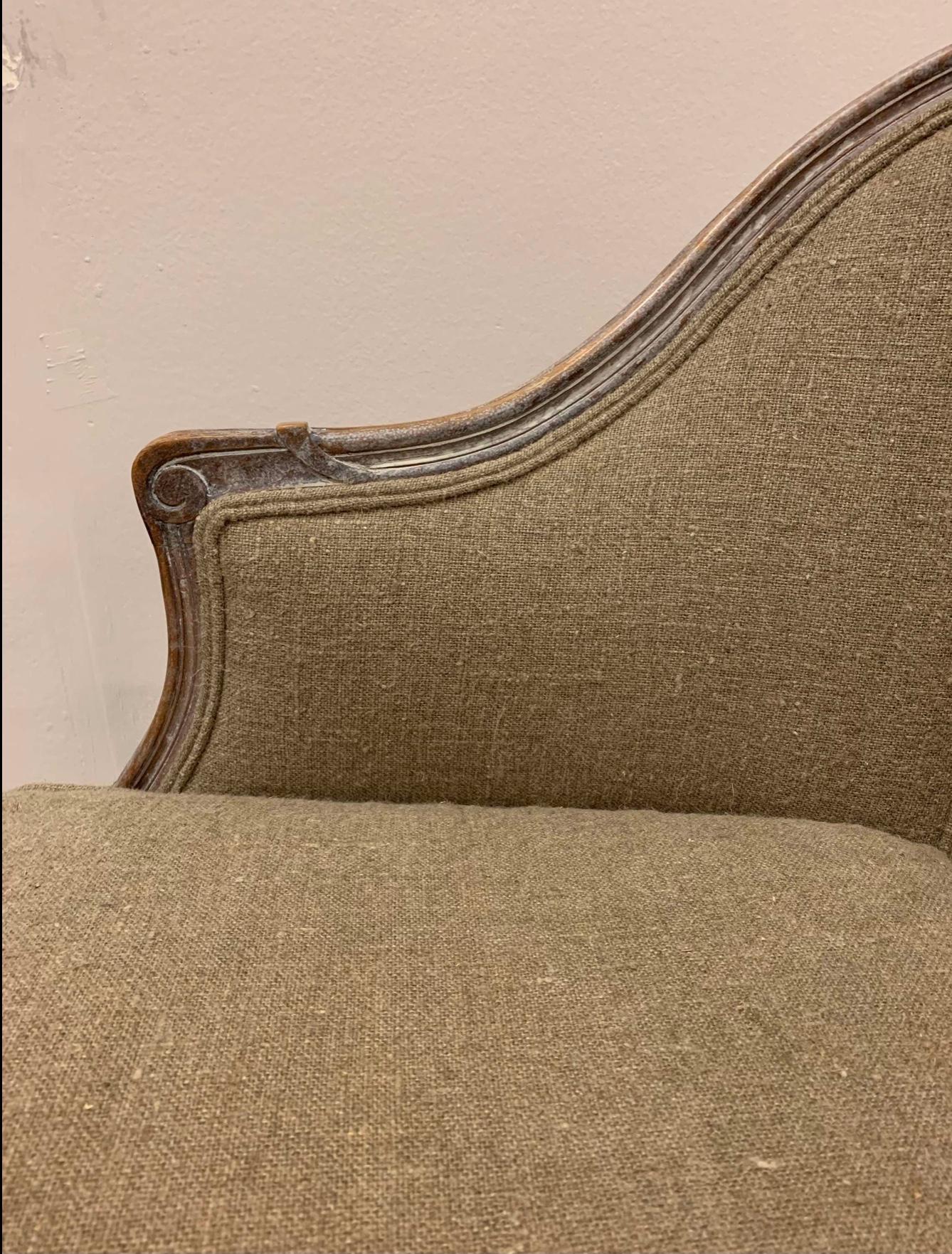 Pareja de sillones fauteuils suecos de los años 20 tapizados en tela de lino medio taupe principios del siglo XX en venta