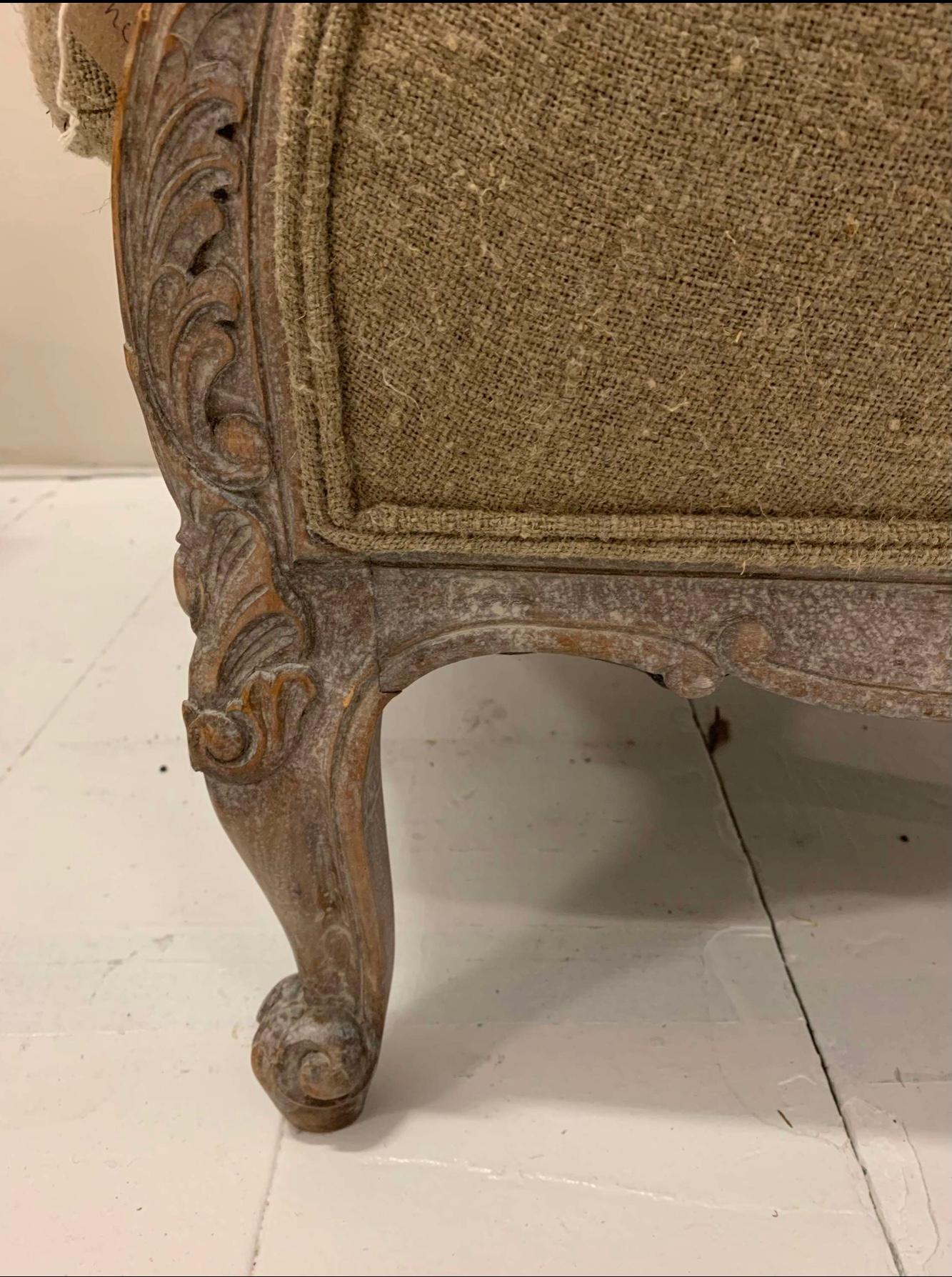 Pareja de sillones fauteuils suecos de los años 20 tapizados en tela de lino medio taupe Tela en venta