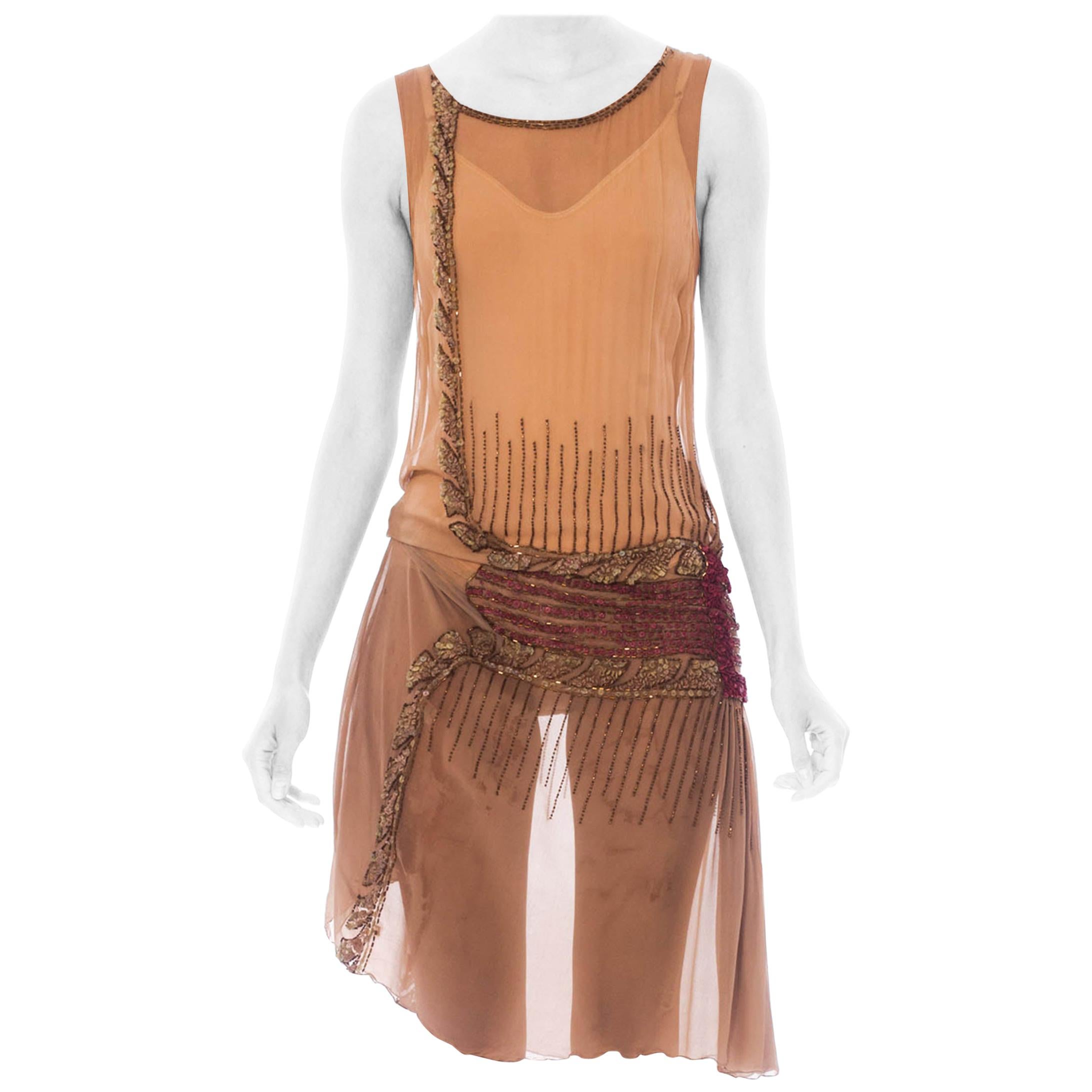 Perlenbesetztes Flapper-Kleid aus brauner Seide und Chiffon aus den 1920er Jahren im Angebot