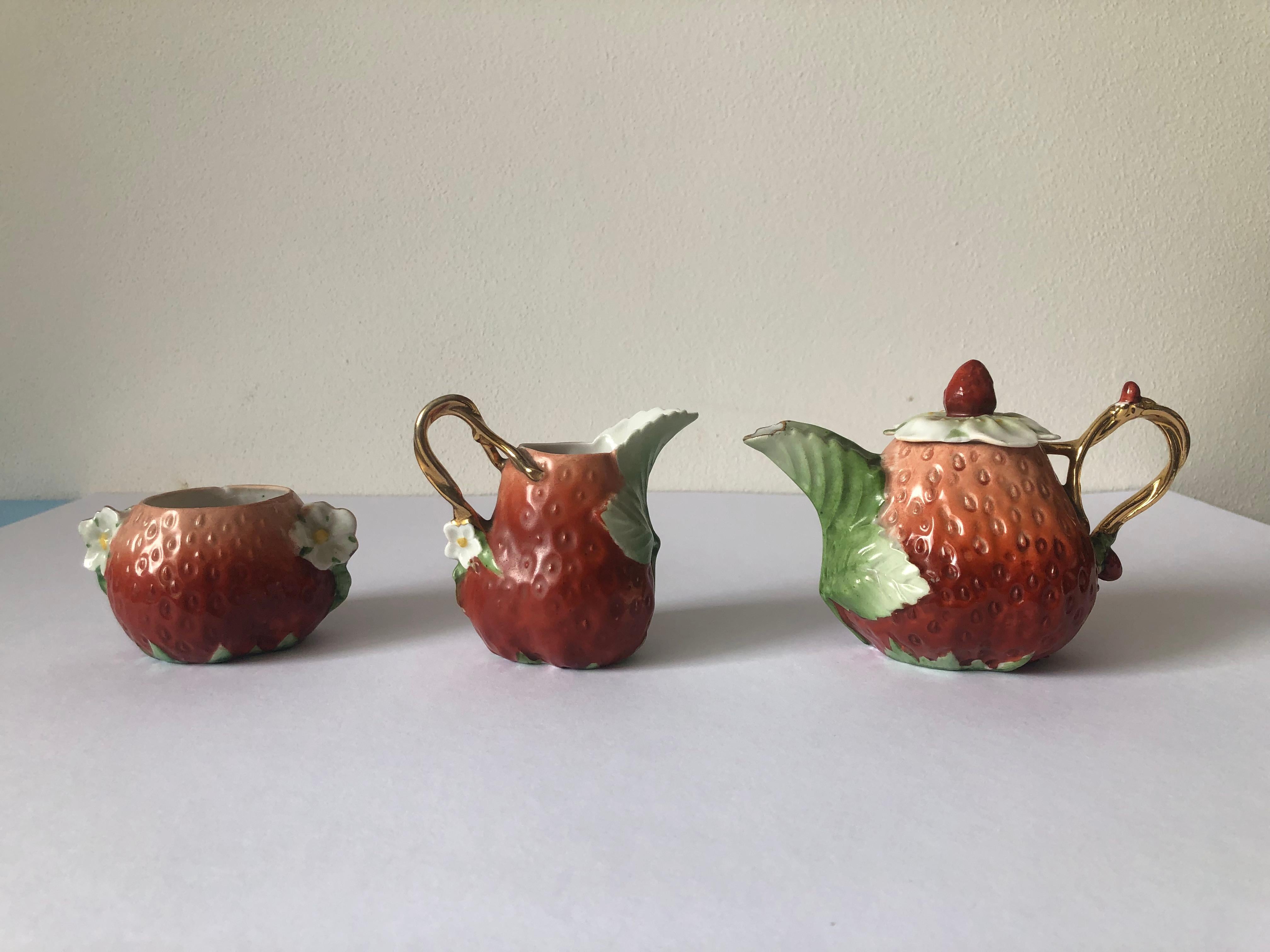 royal bayreuth strawberry tea set