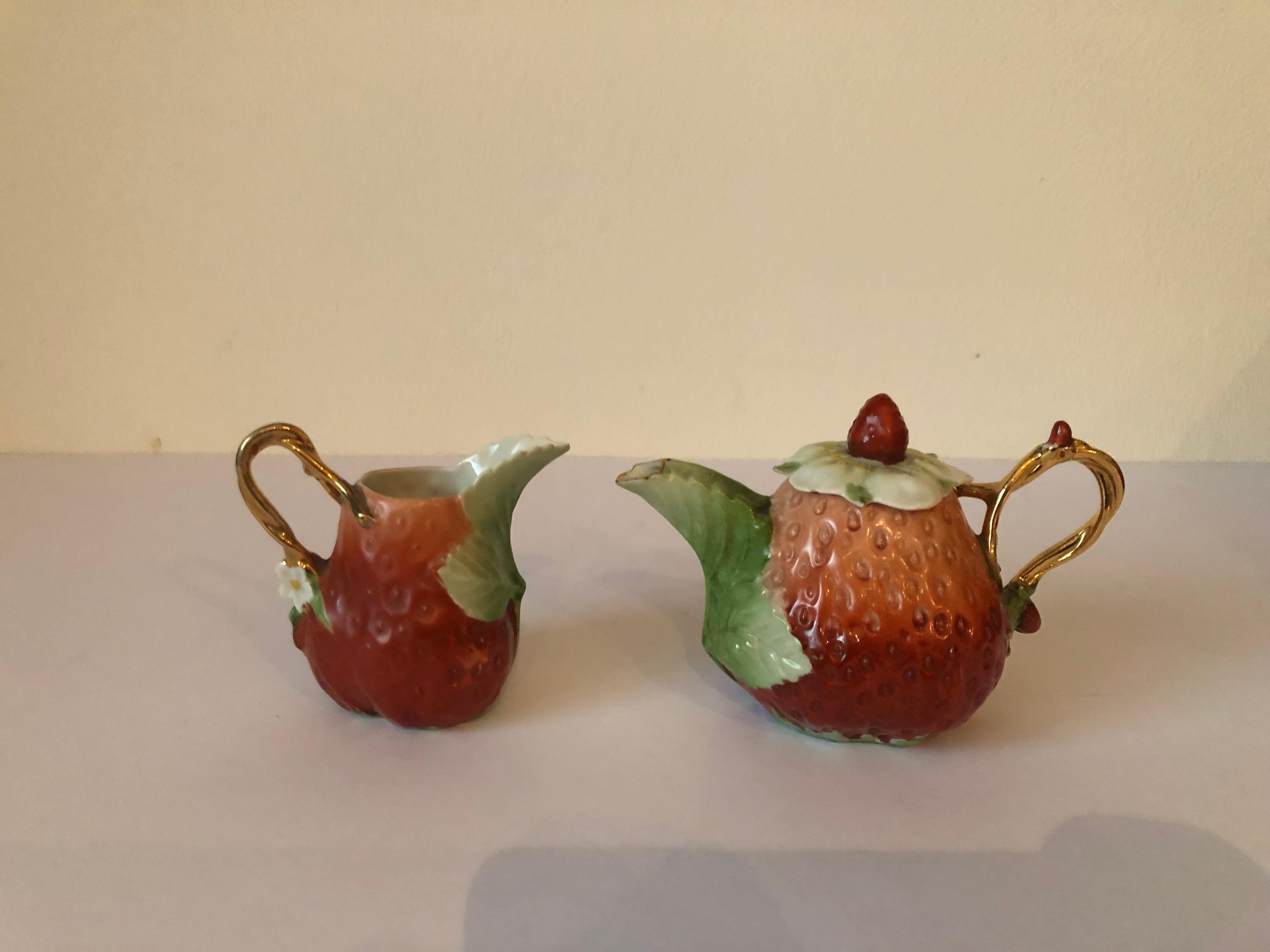 Early 20th Century 1920s Tea Set Royal Bayreuth Strawberry-Shape, Germany