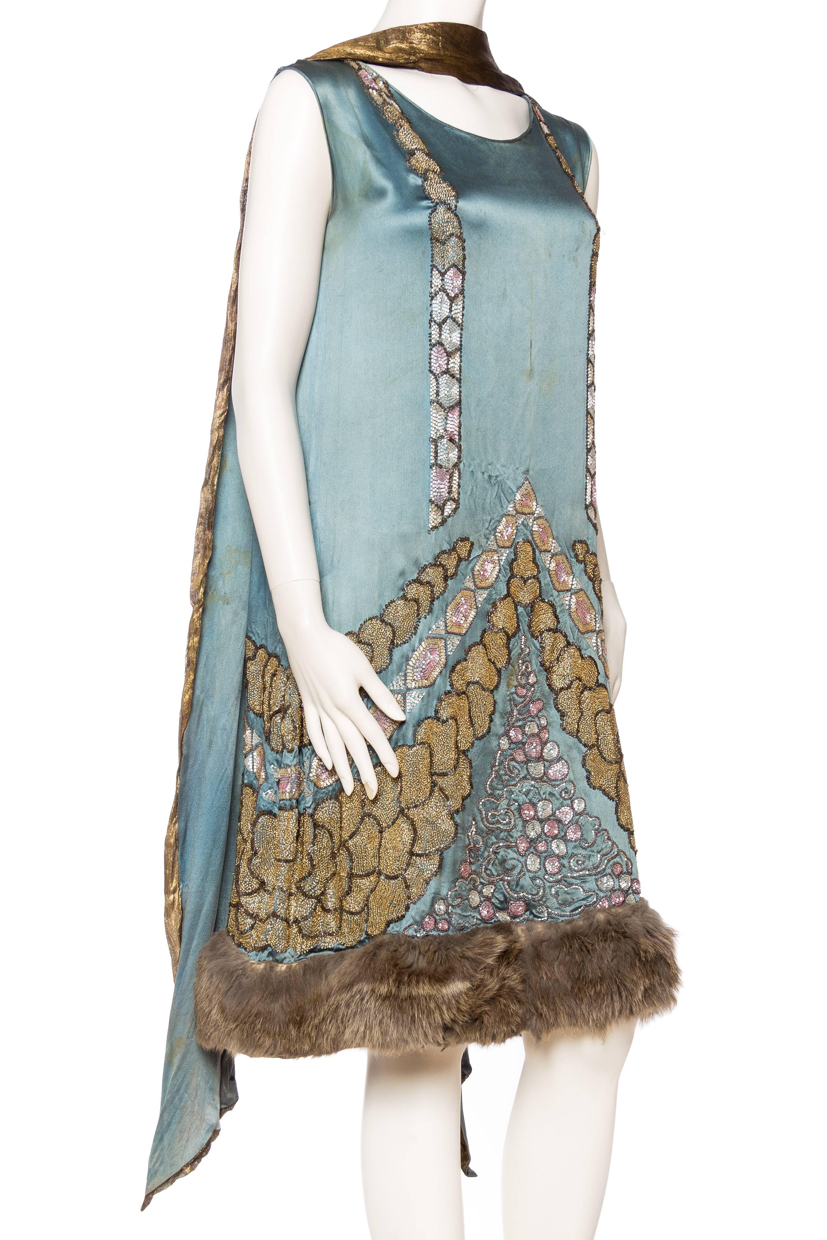 1920S Teal Silk Charmeuse  Deco Beaded Cocktail Dress With Fur Hem & Lamé Shawl In Excellent Condition For Sale In New York, NY