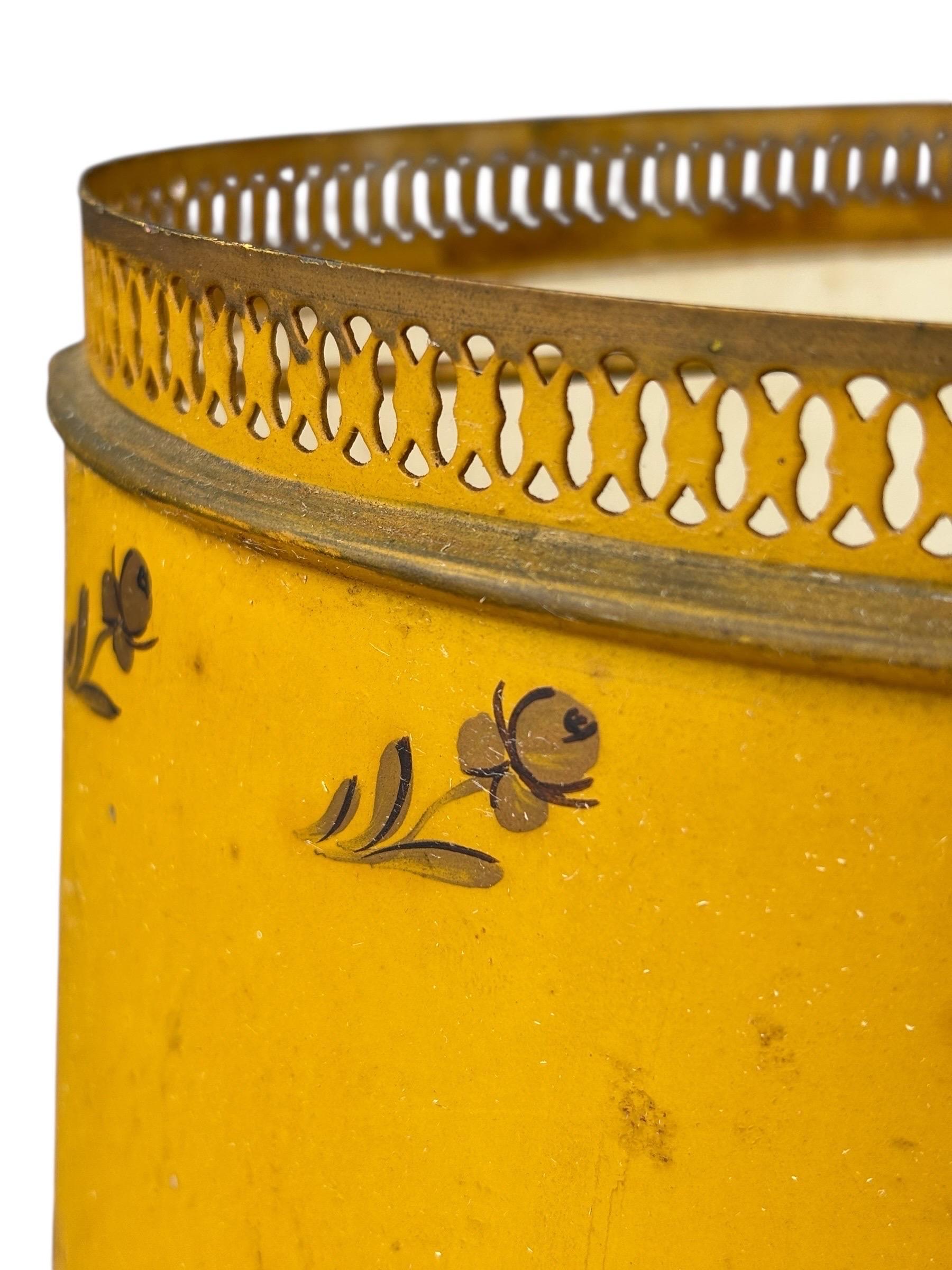 Lámpara Tole Bouillotte de 1920 en amarillo Estadounidense en venta