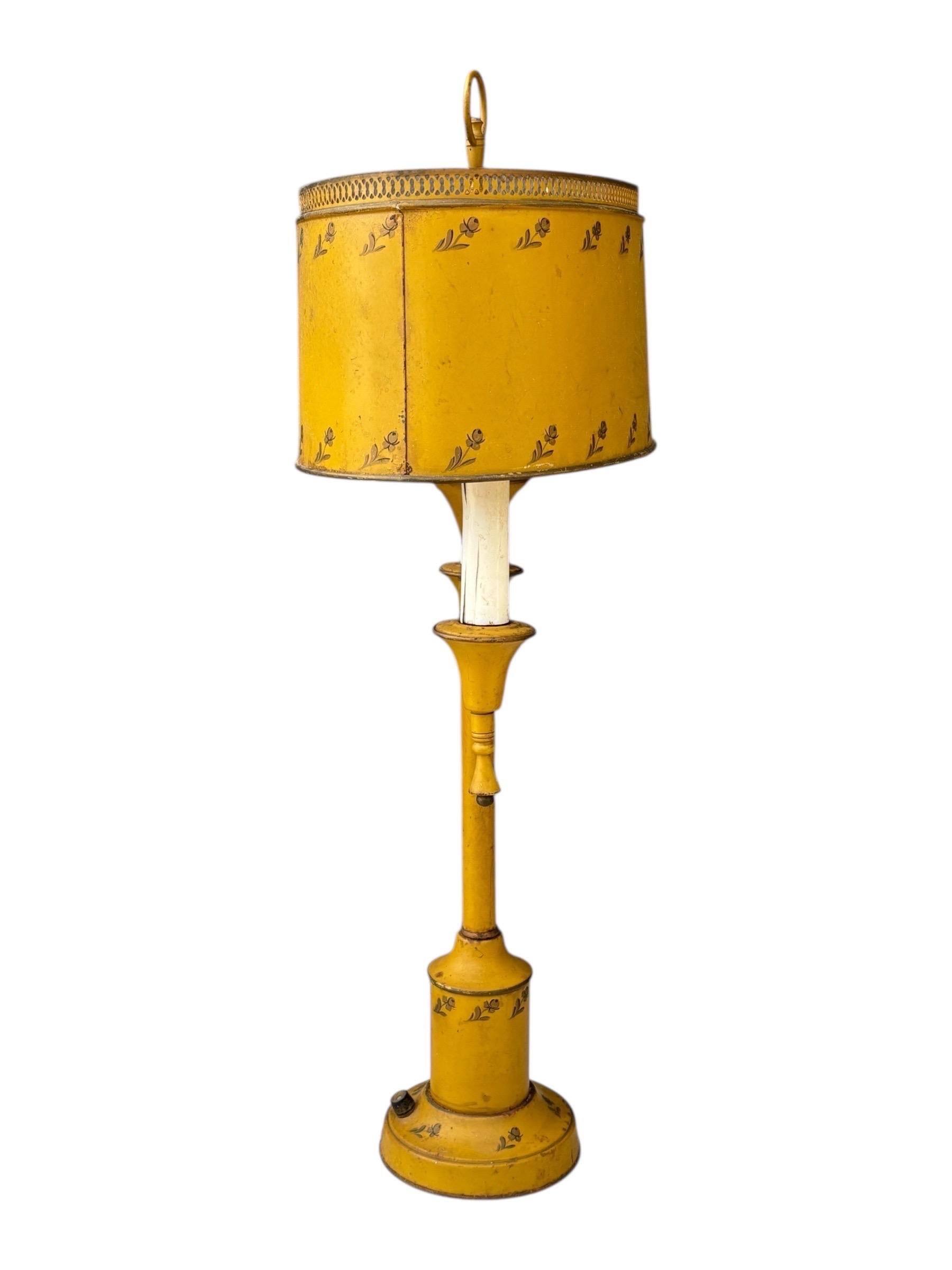 Lámpara Tole Bouillotte de 1920 en amarillo en venta 2