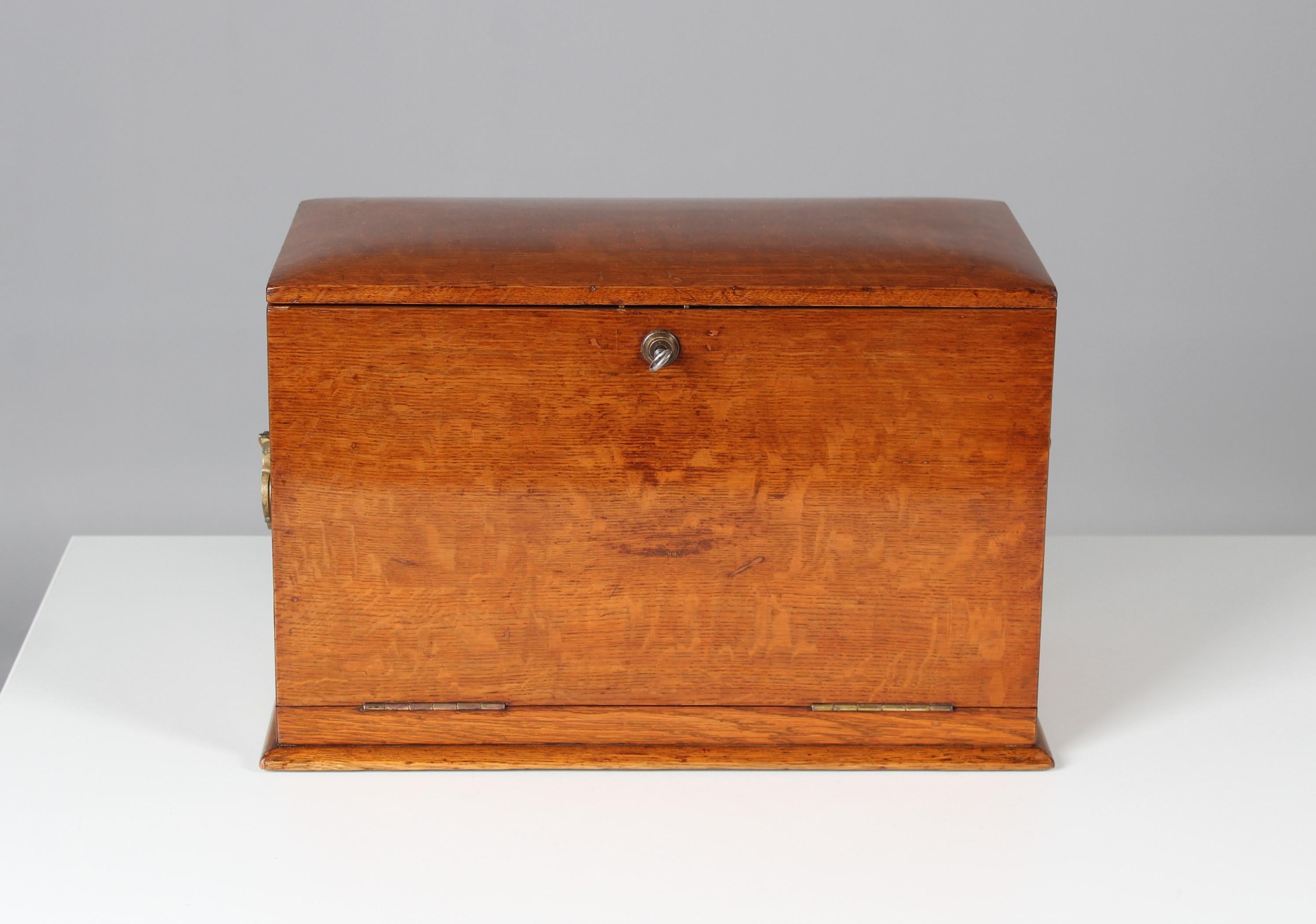 Antique traveling secretary, writing desk

England (London)
Oak
1920s

Dimensions: H x W x D: 28 x 43 x 22 cm

Description:
Unusual wooden box, so-called traveling secretary.

When closed, we see a plain box made of solid oak wood with