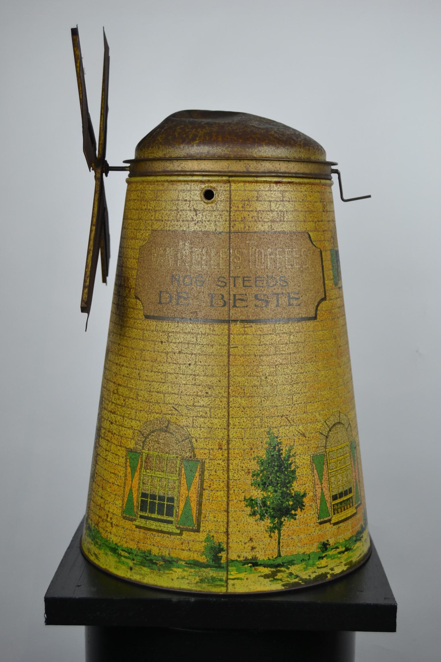 1920s Van Melle's Toffees Tin - Antique Candy Box Holland - Dutch Windmill  In Good Condition For Sale In Antwerp, BE