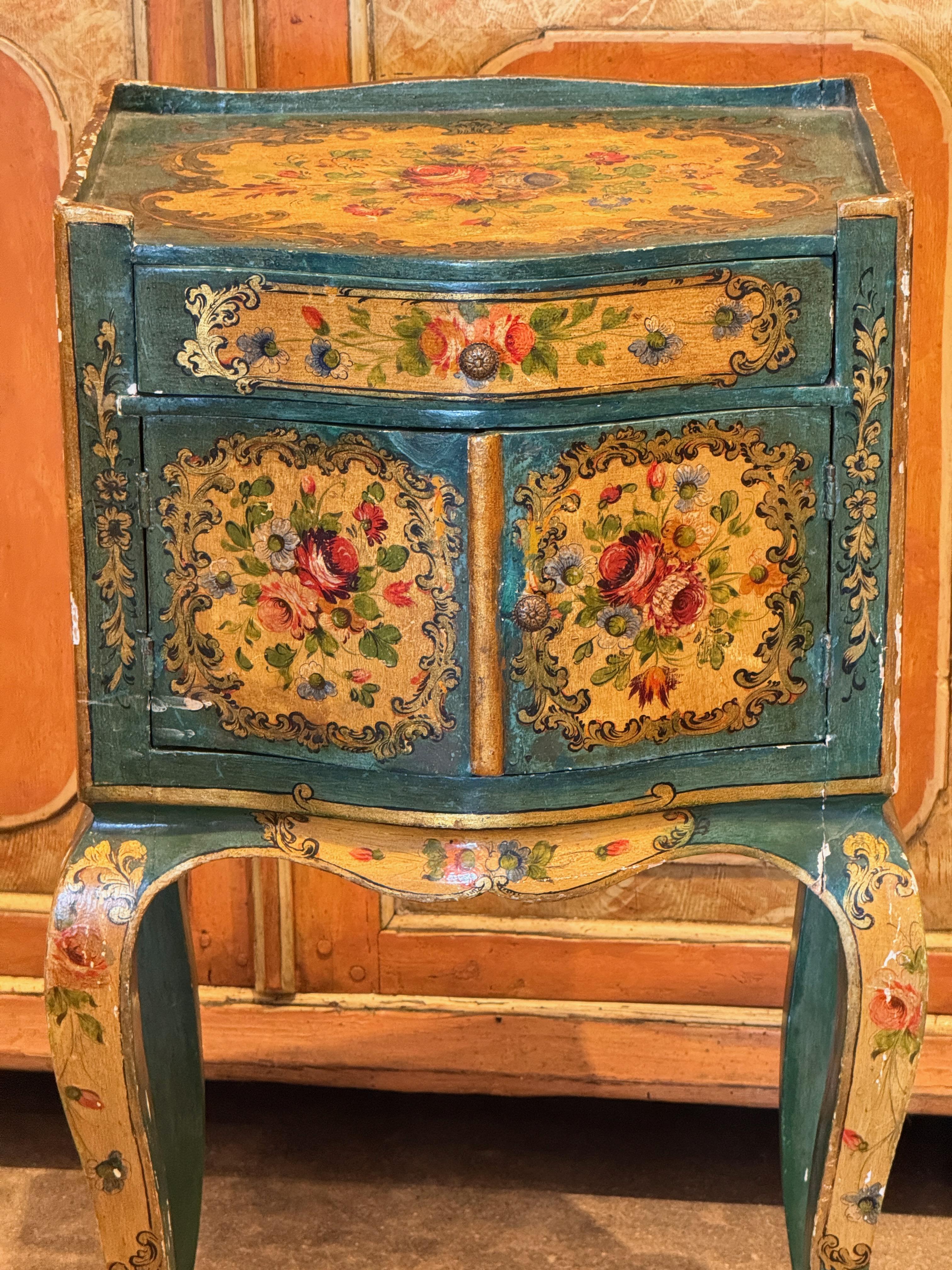 Italiano Tavolino veneziano del 1920 dipinto a mano in vendita