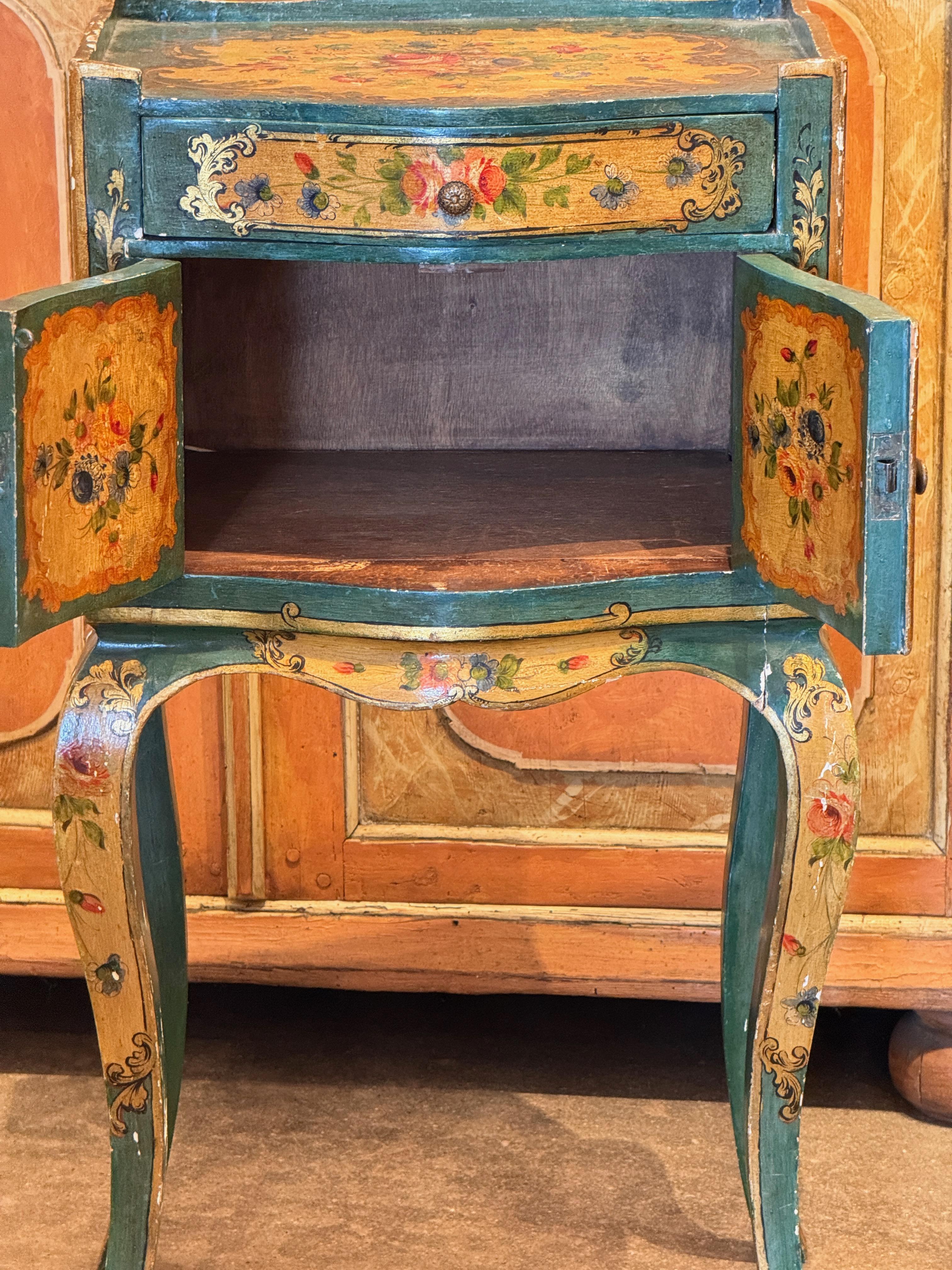 Inizio XX secolo Tavolino veneziano del 1920 dipinto a mano in vendita