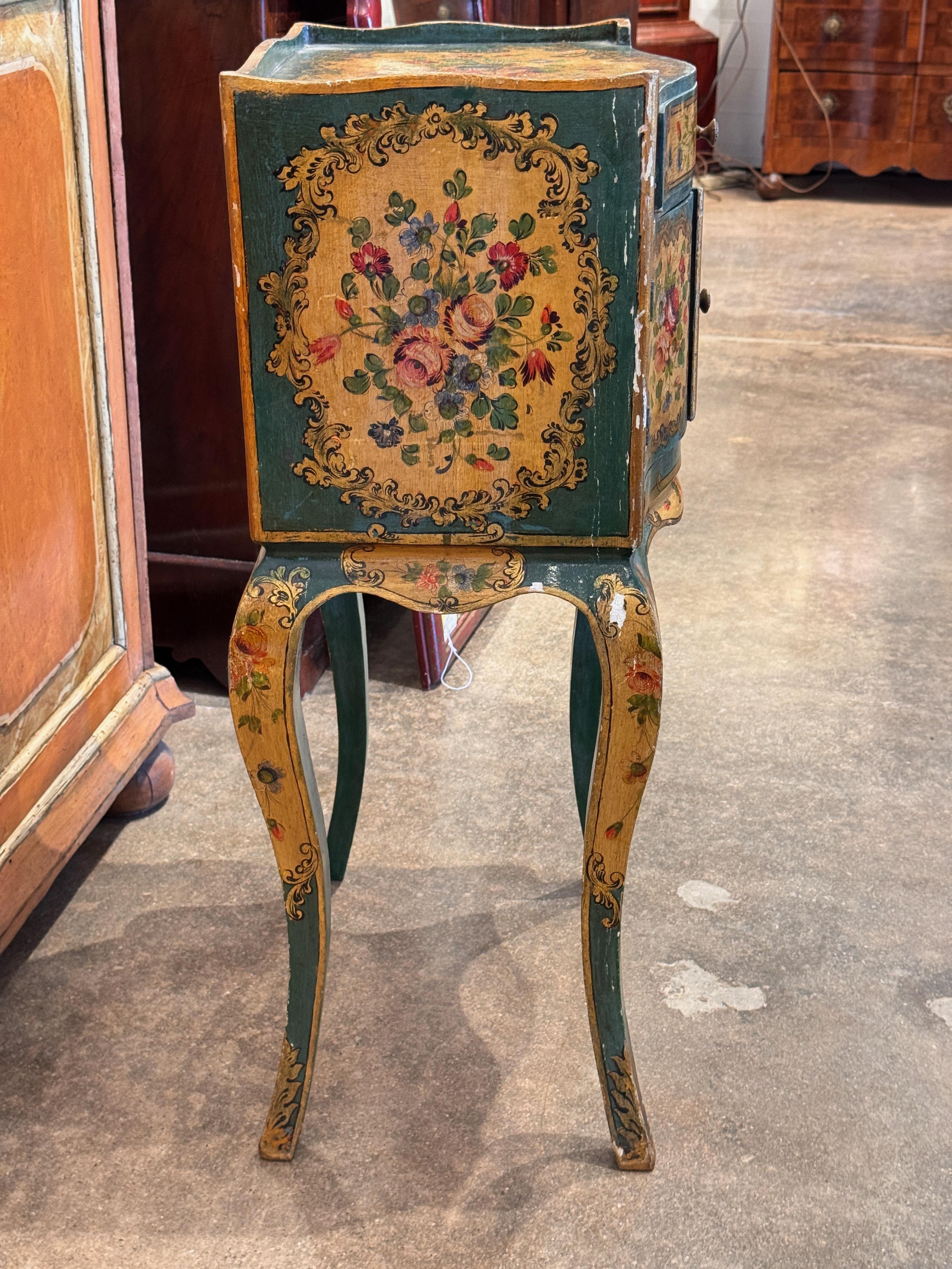 Tavolino veneziano del 1920 dipinto a mano in vendita 2