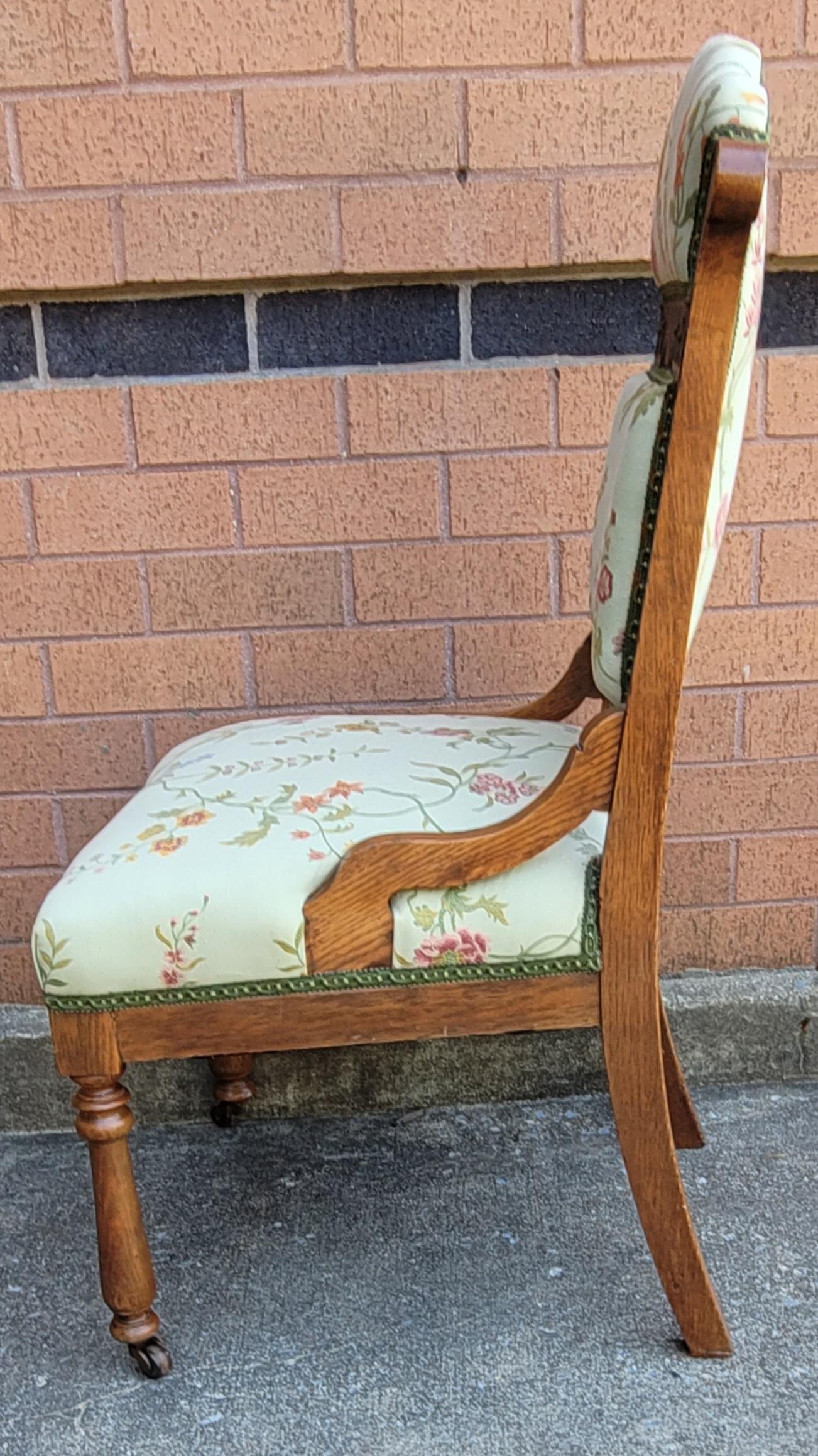 1920s Victorian Oak Upholstered Parlor Side Parlor Chairs, a Pair For Sale 5
