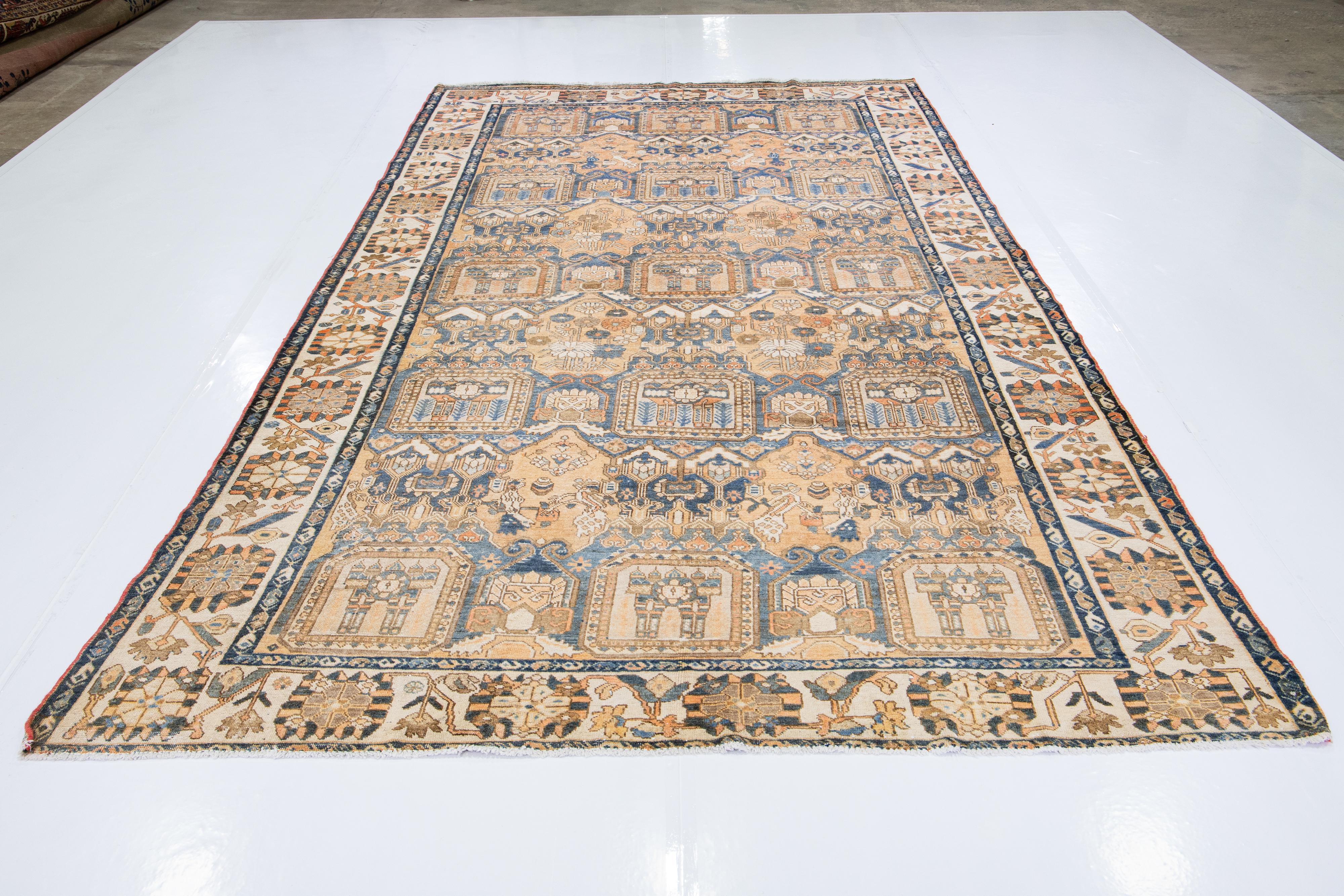 1920s Vintage Bakhtiari Medallón hecho a mano Tan Alfombra de lana Lana en venta
