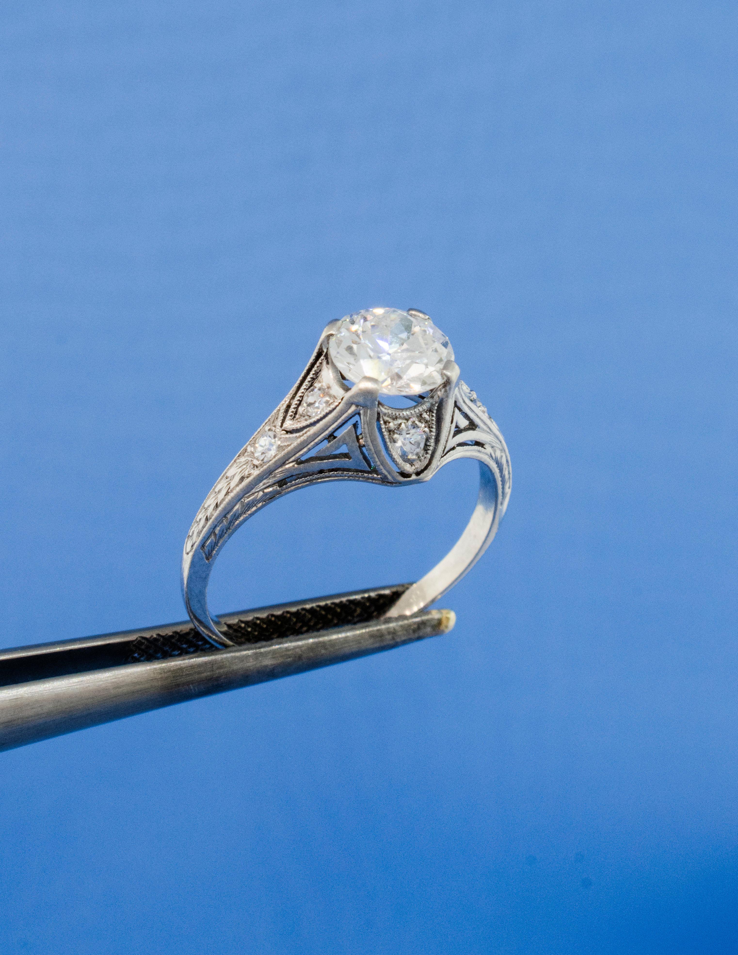 1920's Vintage Art Deco Diamond Ring in the Original Platinum Setting. This ring is a fine example of the 