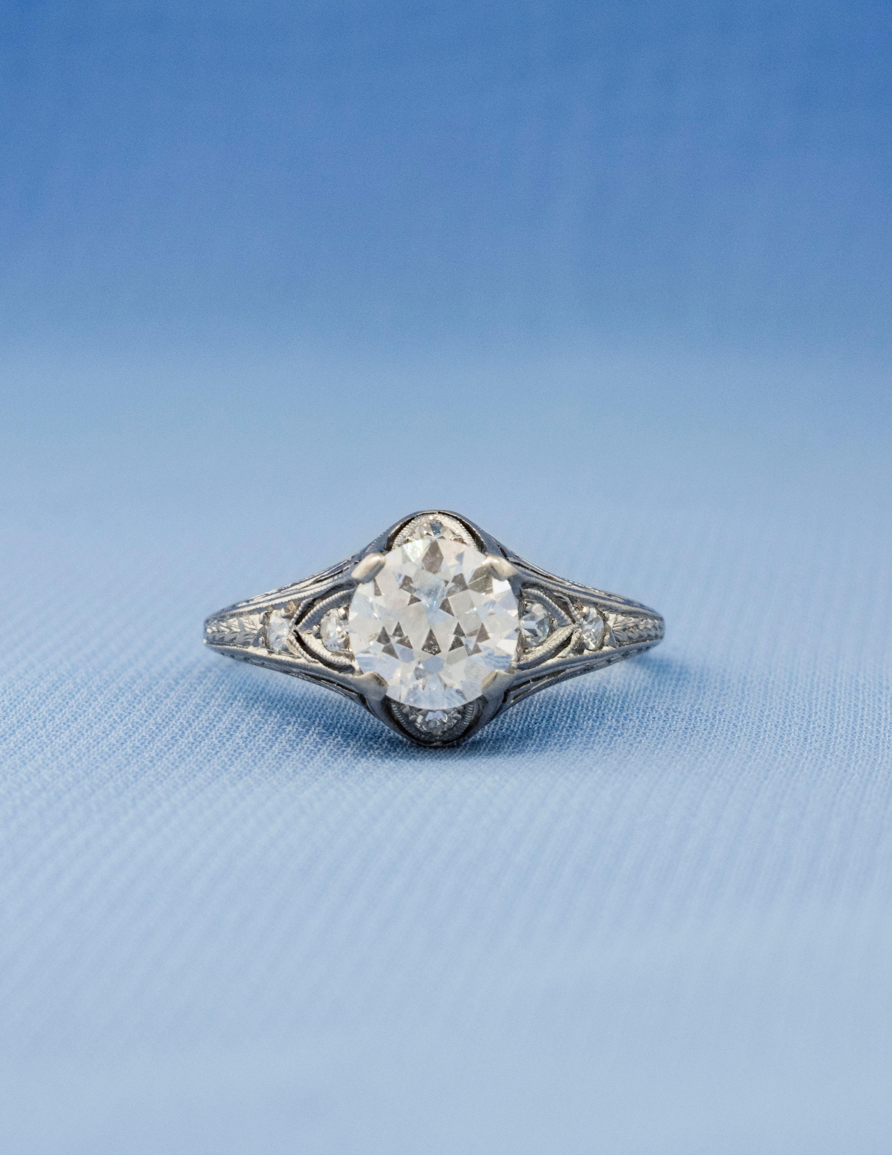 Art Deco 1920's Vintage Diamond Engagement Ring in Original Platinum Setting For Sale