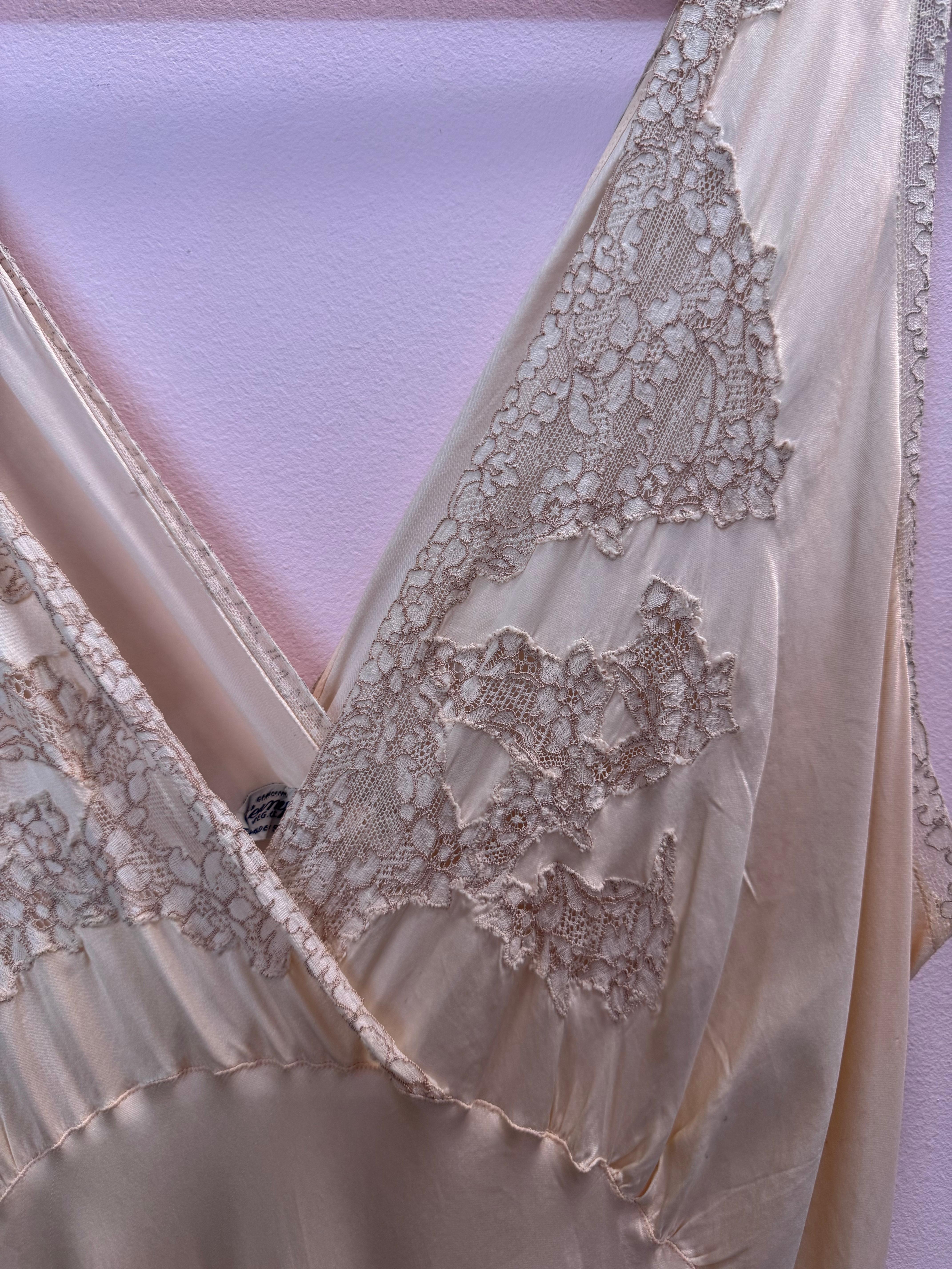 1920S Vintage besticktes Seidenkleid im Zustand „Hervorragend“ in Eivissa, ES