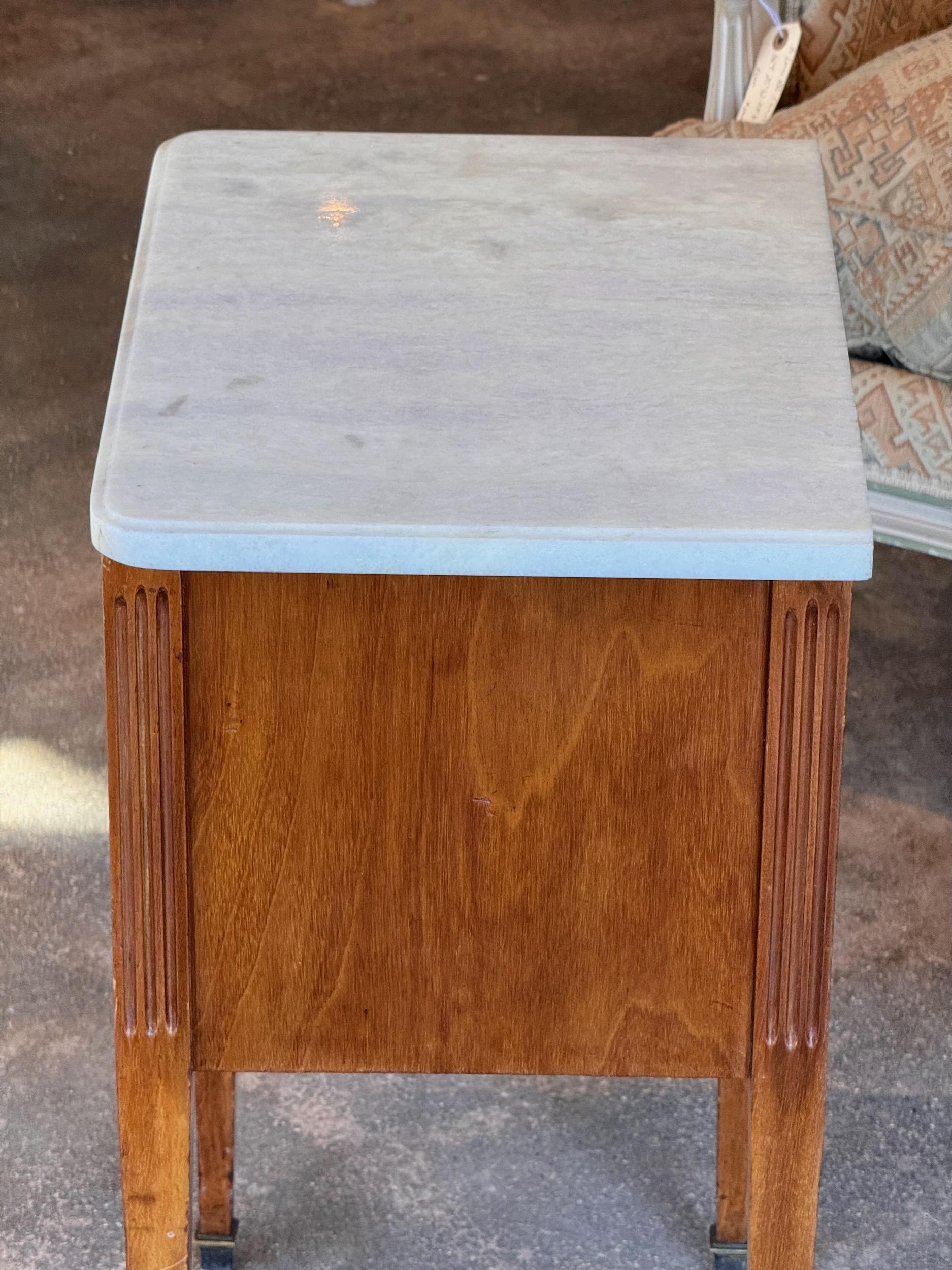 Table à livres française vintage des années 1920 en vente 2