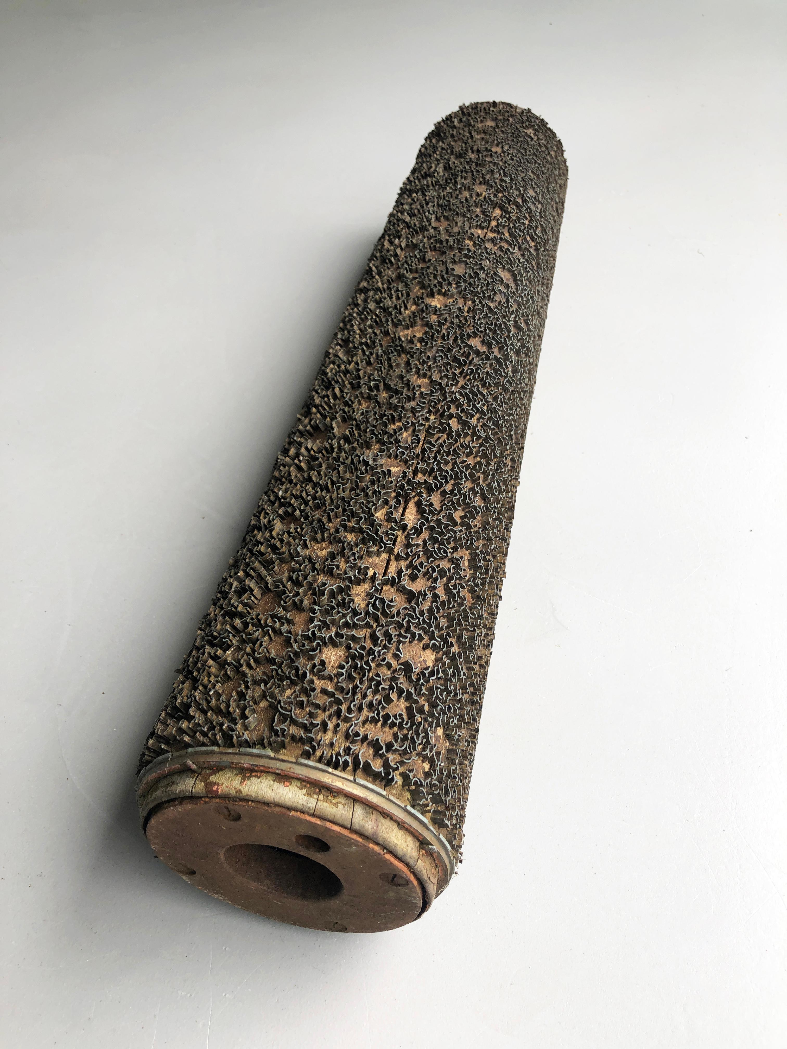 1920s Vintage French Wallpaper Printing Roller In Distressed Condition For Sale In EINDHOVEN, NL