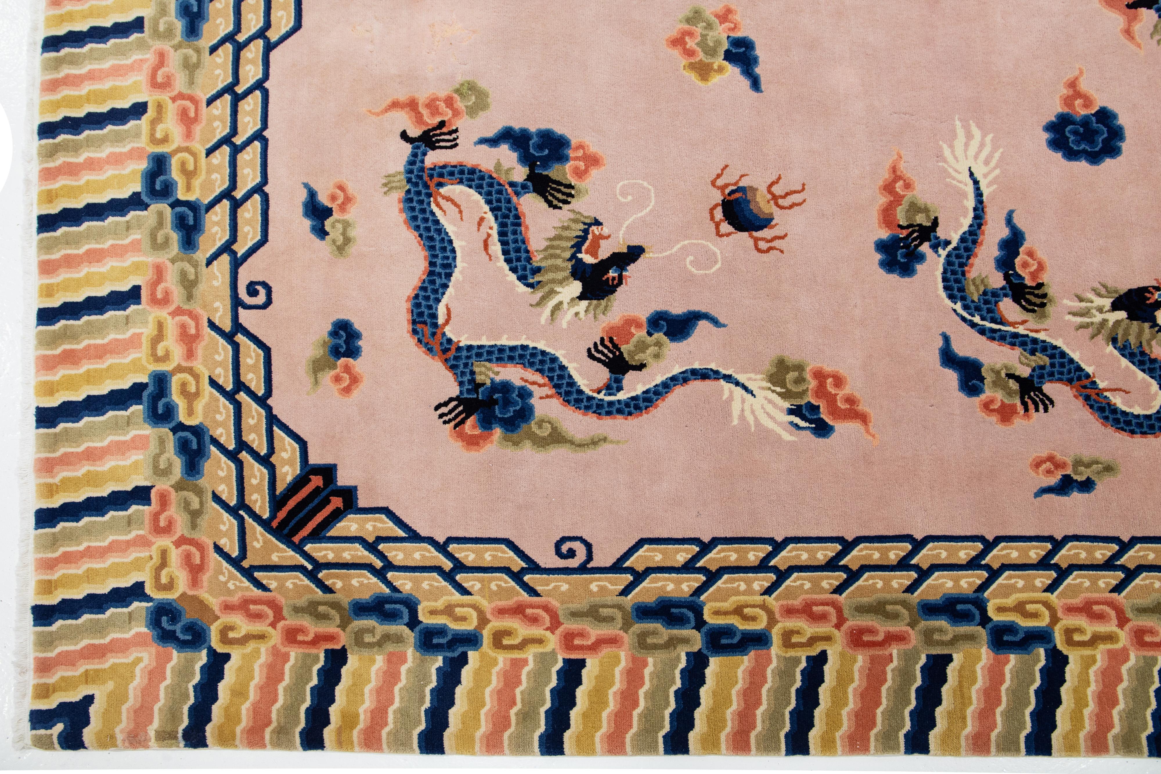 1920er Jahre Vintage Peking Wollteppich Handgefertigt In Hellrosa mit Classic Chinese Design im Angebot 7