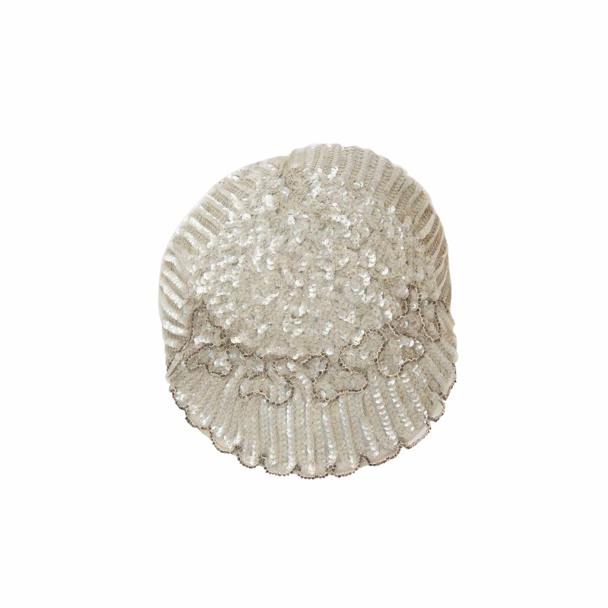 Détails du produit : Vintage des années 1920 - Casquette / Chapeau Art Deco à paillettes - Perles sur le devant du chapeau  / Doublure intérieure en dentelle 
Label : Inconnu
MATERIAL : Dentelle / Paillettes / Perles
Taille : Taille libre 
Largeur