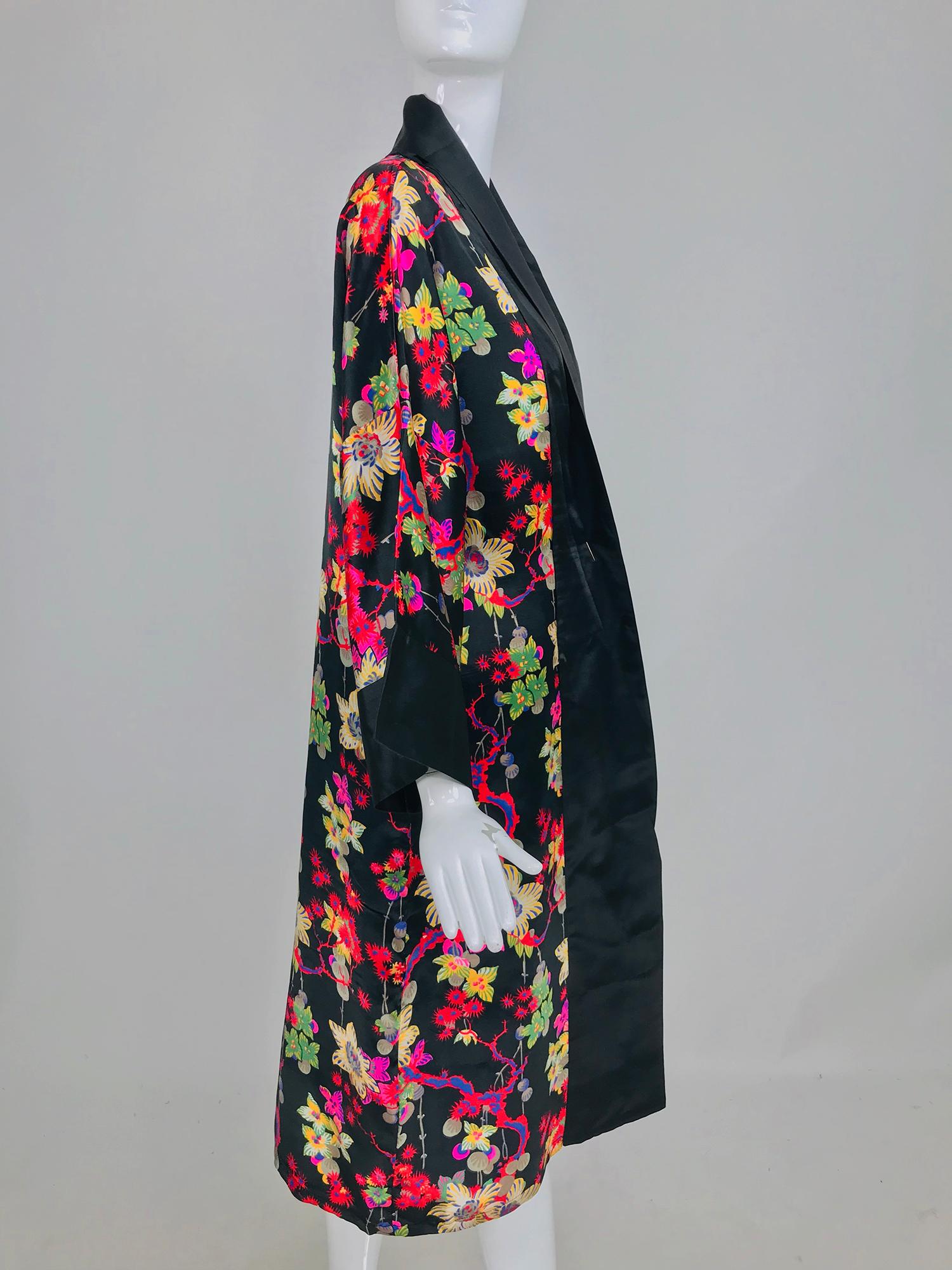 1920s Vintage Silk Kimono Robe Fantasy Floral Print 2