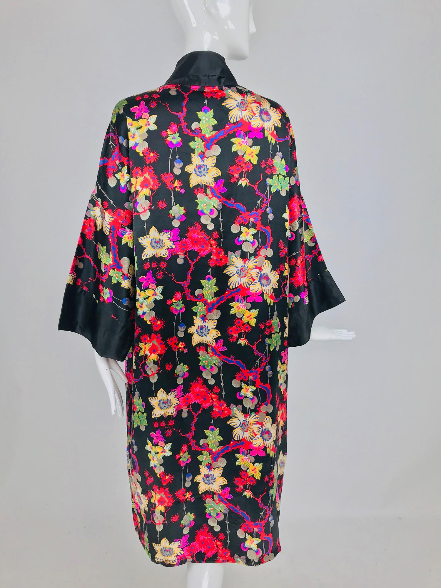 Black 1920s Vintage Silk Kimono Robe Fantasy Floral Print
