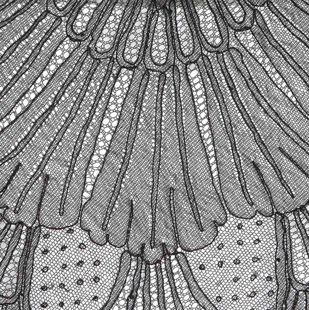 1920er Vintage Kleid - Florale Spitze - Seitenschlitz + V-Ausschnitt Detail  im Zustand „Hervorragend“ im Angebot in KENT, GB