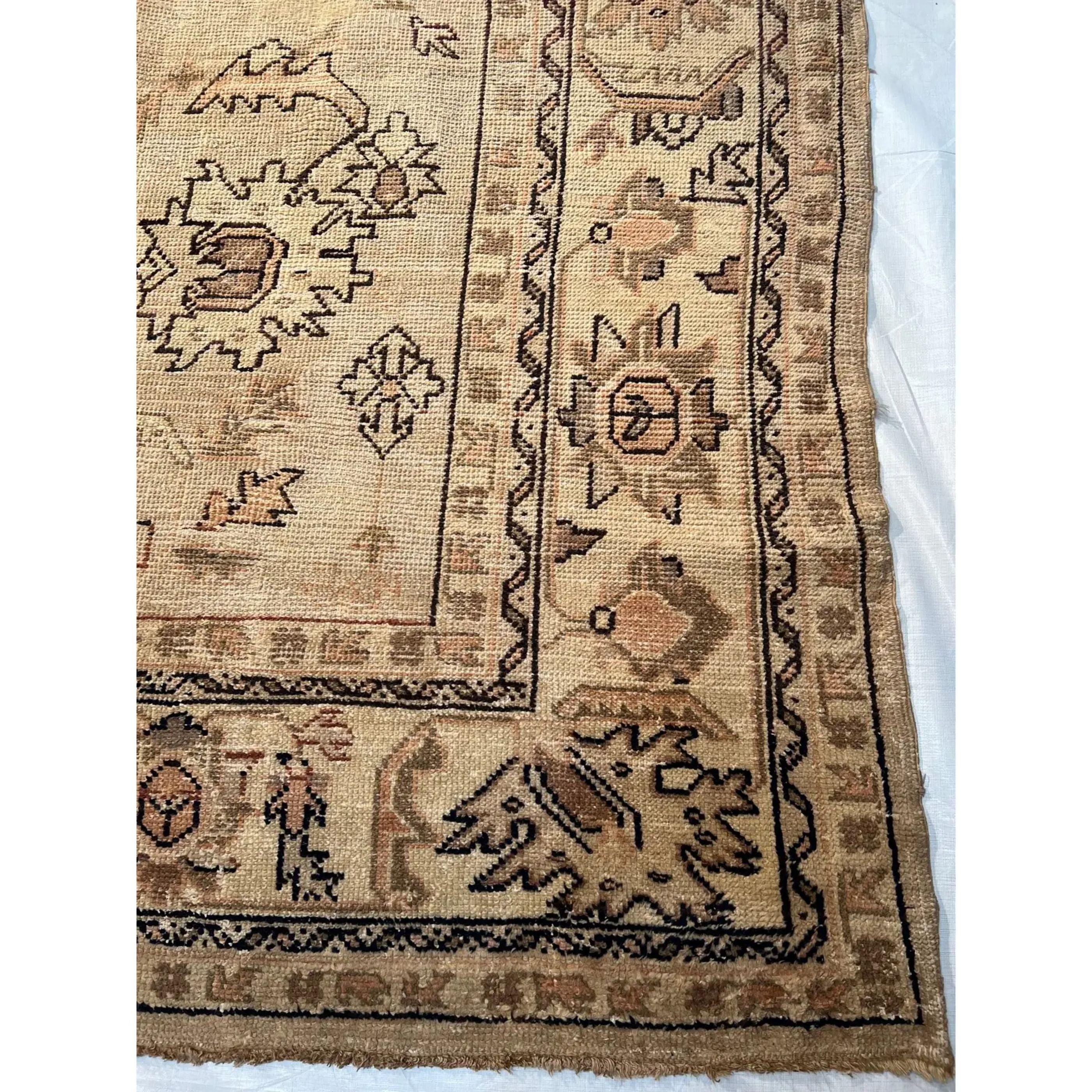 1920s Vintage Tribal Turkish Rug In Good Condition For Sale In Los Angeles, US