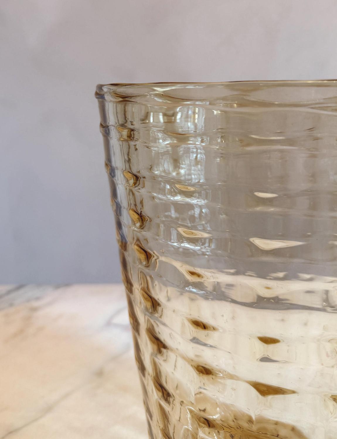 Début du 20ème siècle Vittorio Zecchin, grand vase Strisce en verre de Murano soufflé à la main, jaune pâle, des années 1920 en vente
