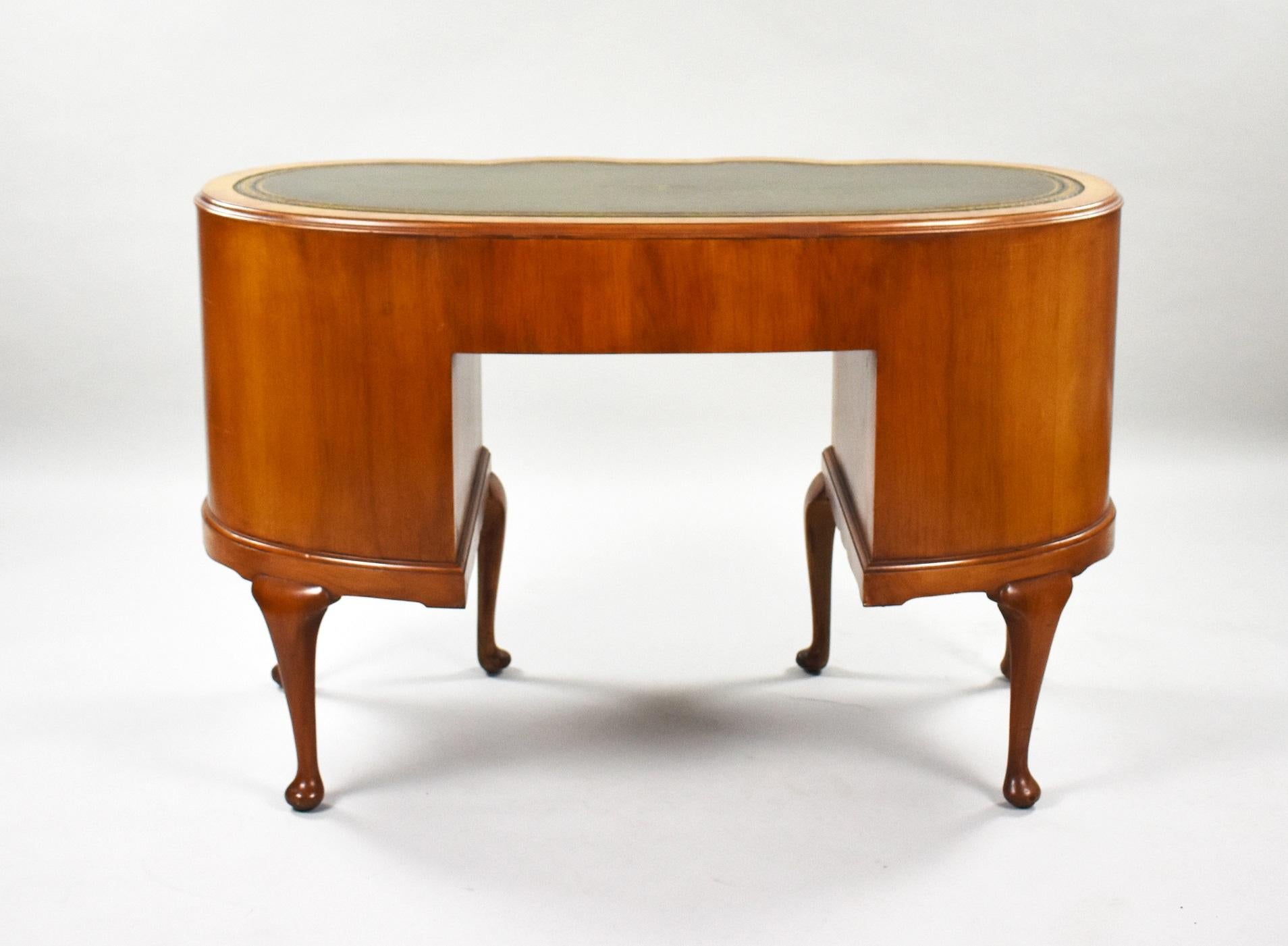 1920s Walnut Kidney Shaped Desk For Sale 4