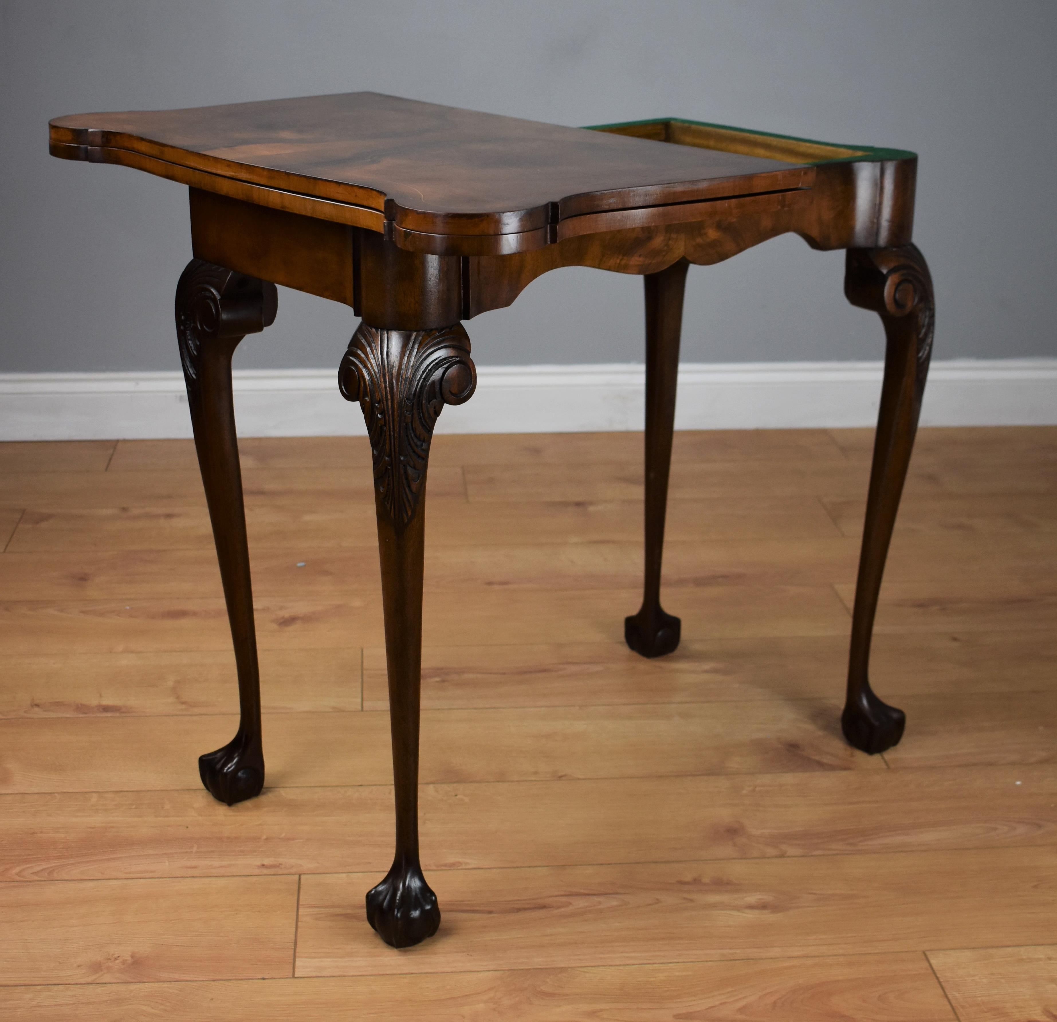 1920s Walnut Serpentine Card-Games Table In Good Condition In Chelmsford, Essex