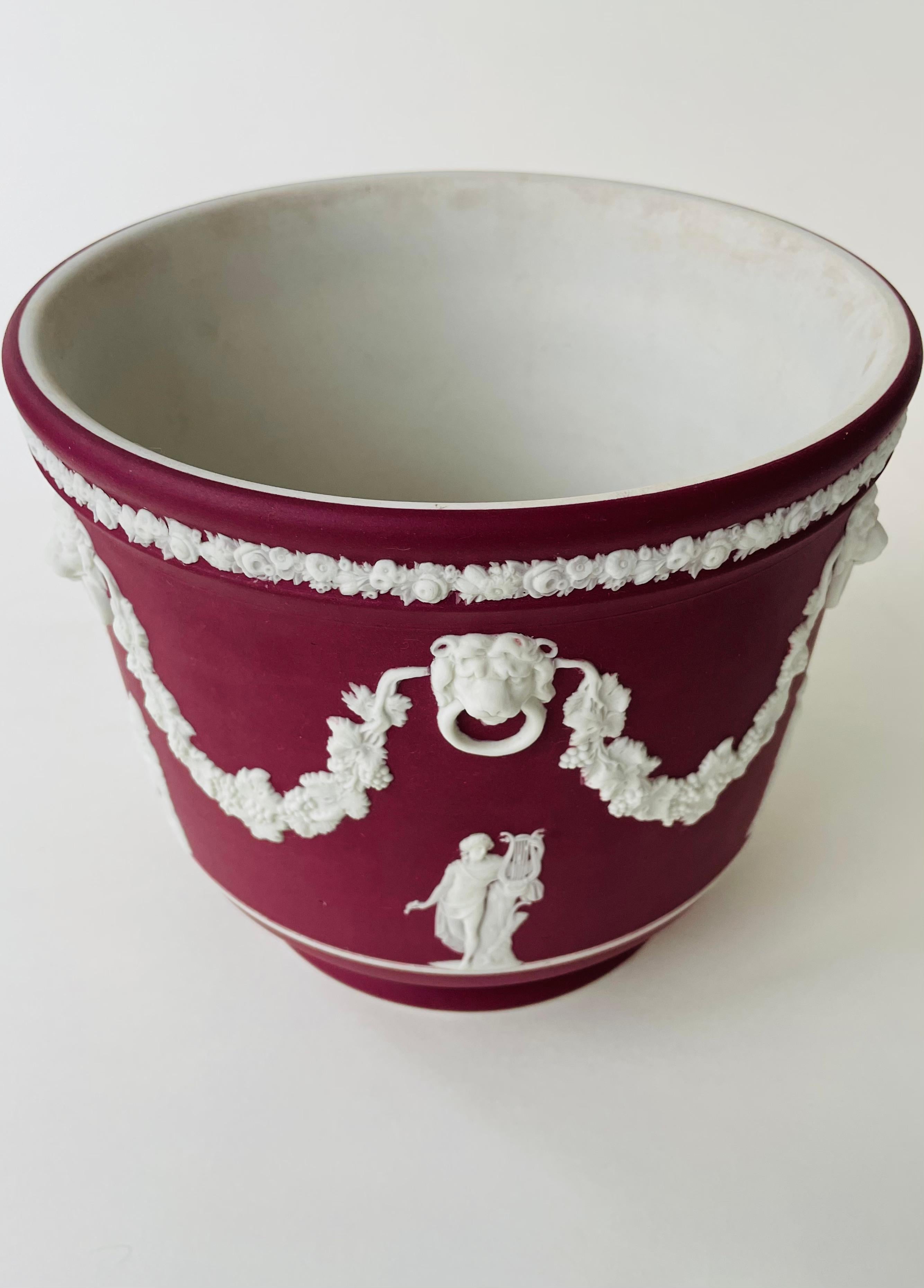 Maceta de Jardín de Gres Jaspe Carmesí de Wedgwood Neoclásico en venta