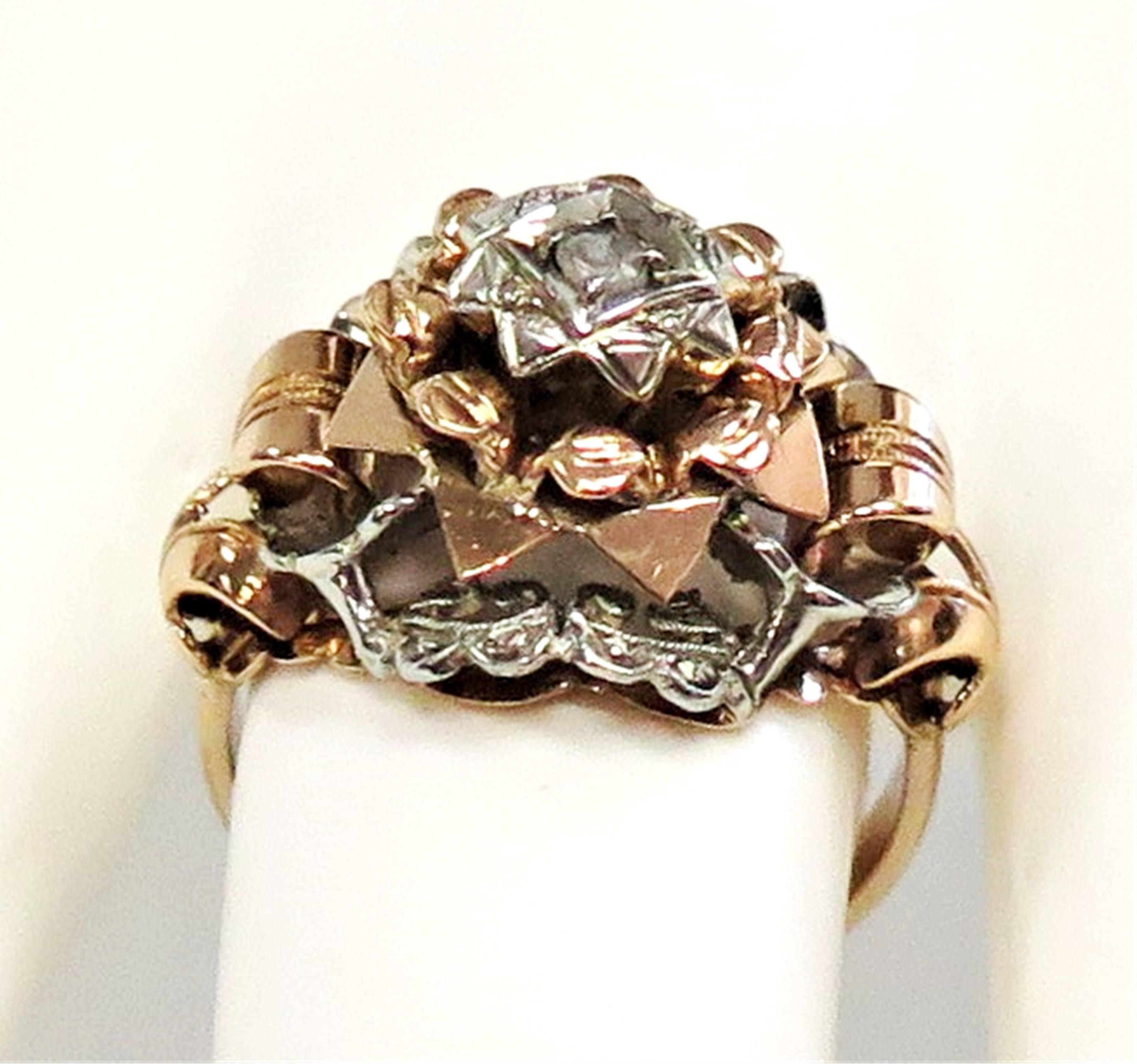1920s White and Rose Gold Ring with Centre Rose Cut Diamond / 18 karat In Excellent Condition In Bellmore, NY