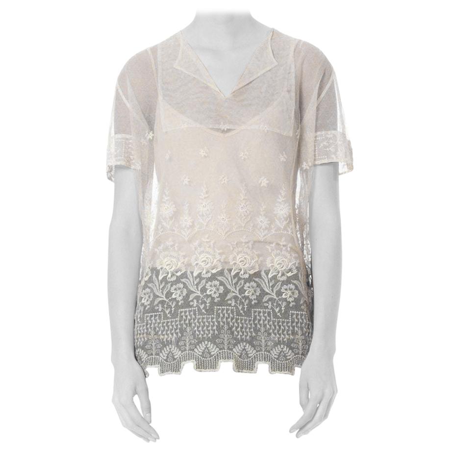 Top oversize in tulle ricamato in cotone bianco degli anni '20 con orlo alla Van Dyck in vendita
