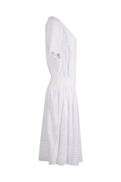 Robe de thé blanche brodée en coton des années 1920