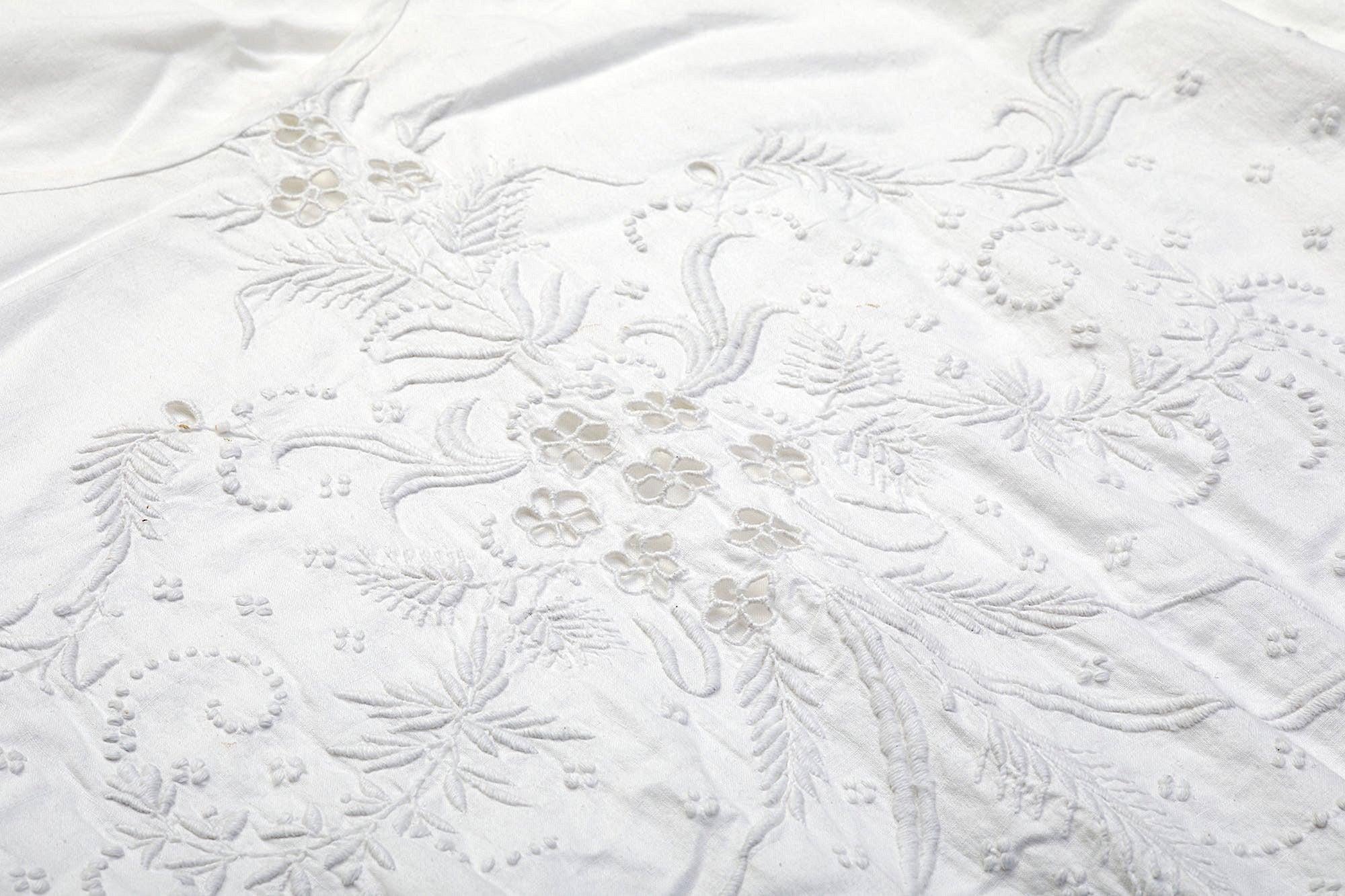 Gray 1920s White Embroidered Cotton Tea Dress For Sale