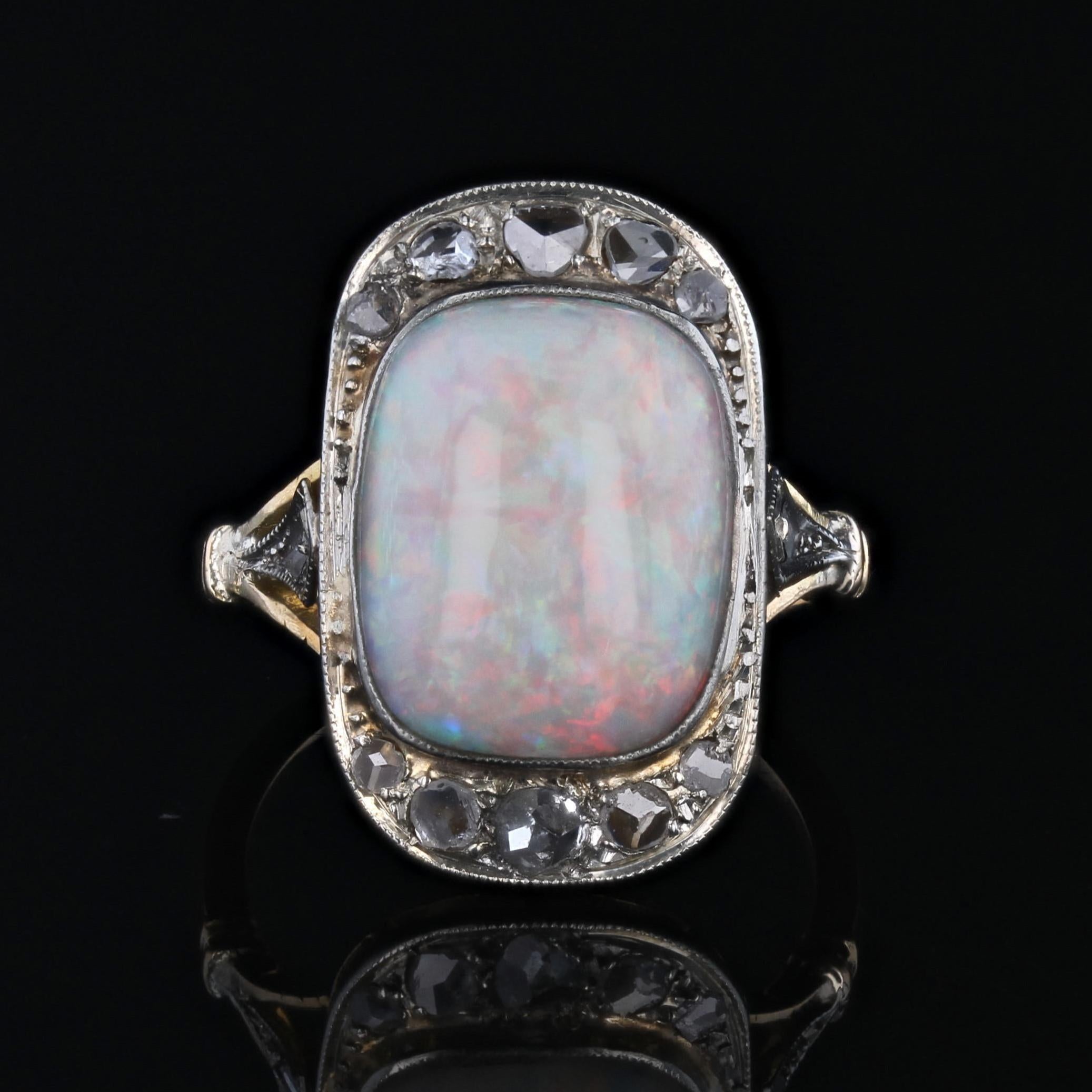 1920s White Opal Diamonds 18 Karat Yellow Gold Platinum Ring In Good Condition For Sale In Poitiers, FR