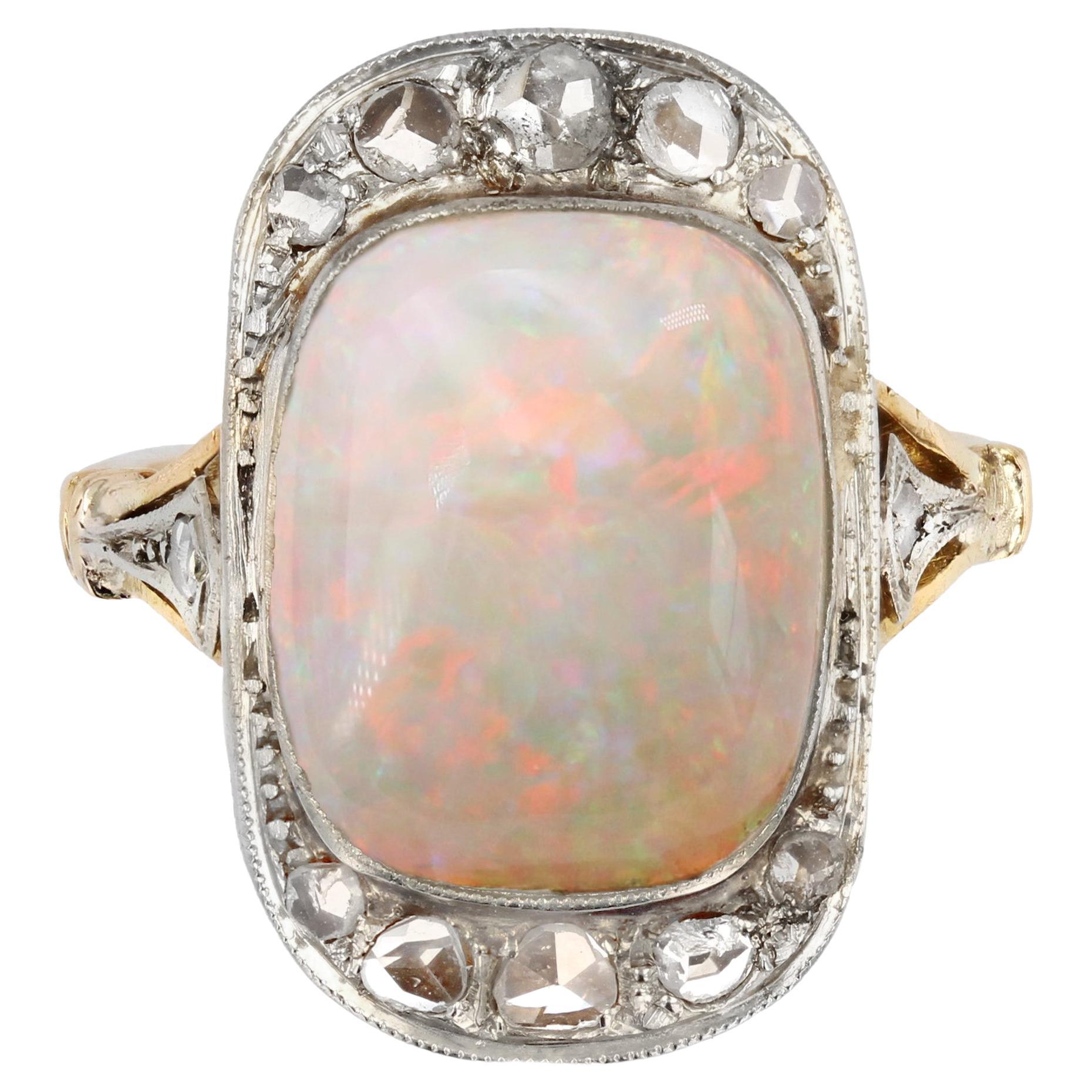 1920er Jahre Platinring mit weißem Opal und Diamanten aus 18 Karat Gelbgold im Angebot
