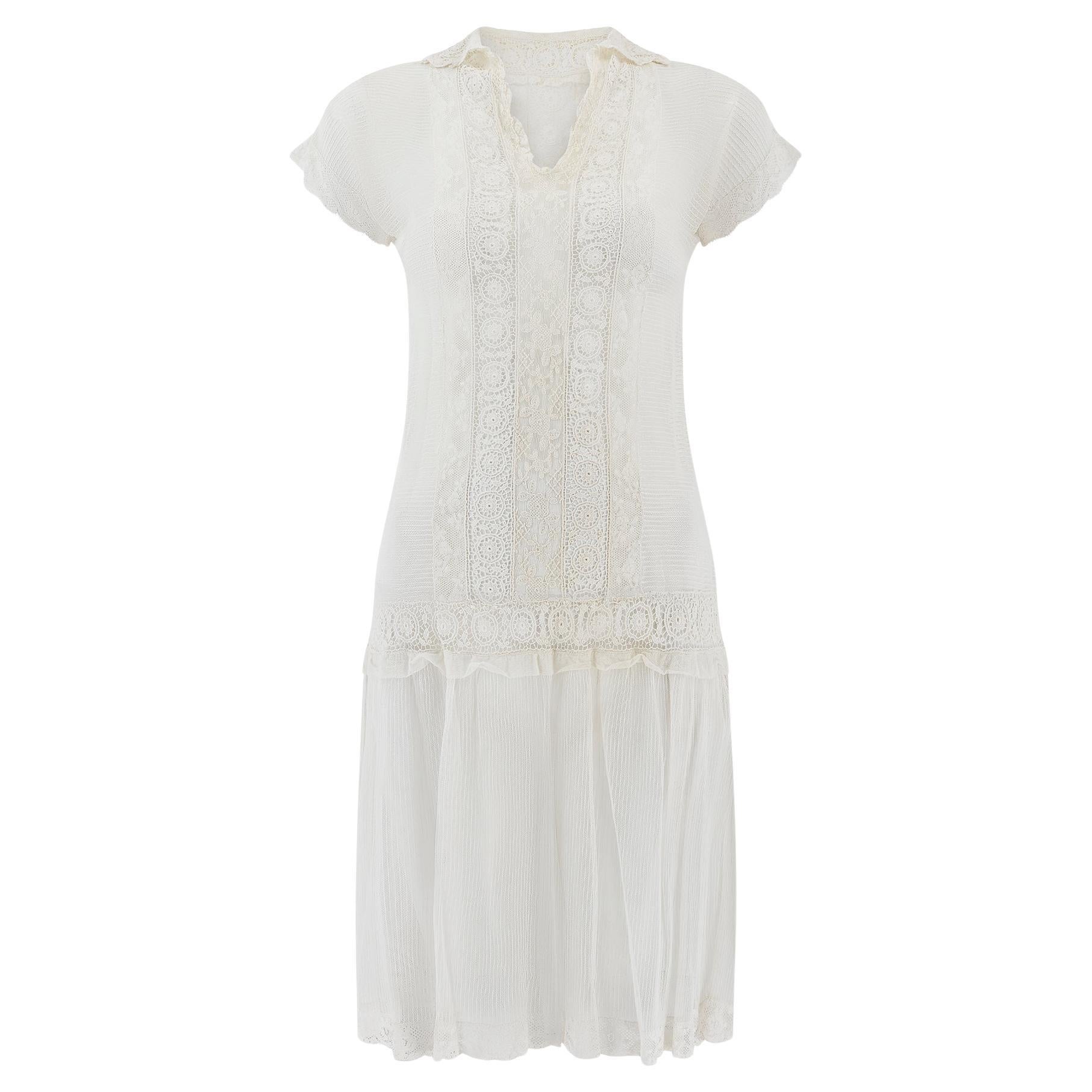 Robe de mariage ou de pelouse en tulle blanc des années 1920 à taille tombante