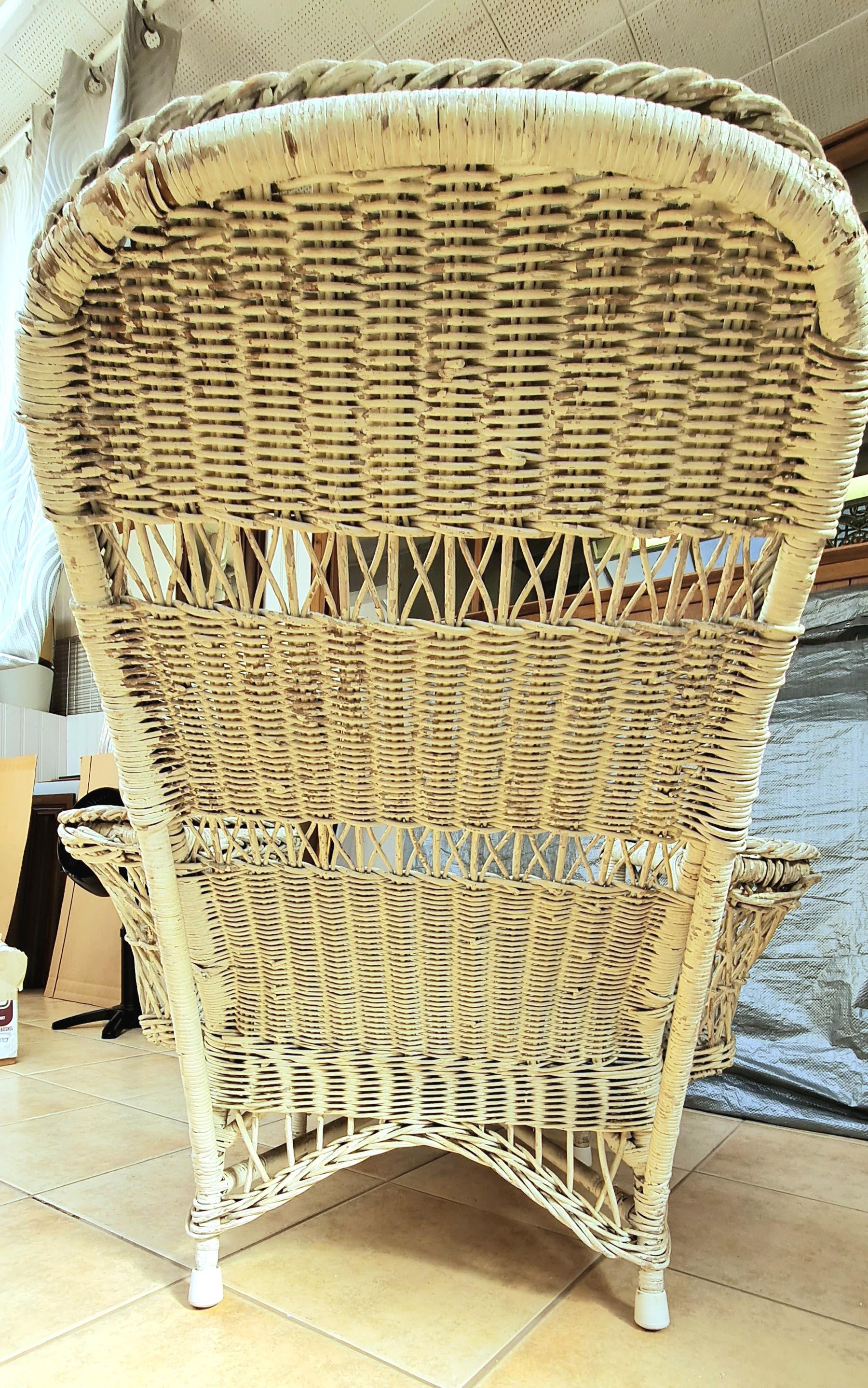 Early 20th Century 1920's White Wicker Chaise Lounge For Sale
