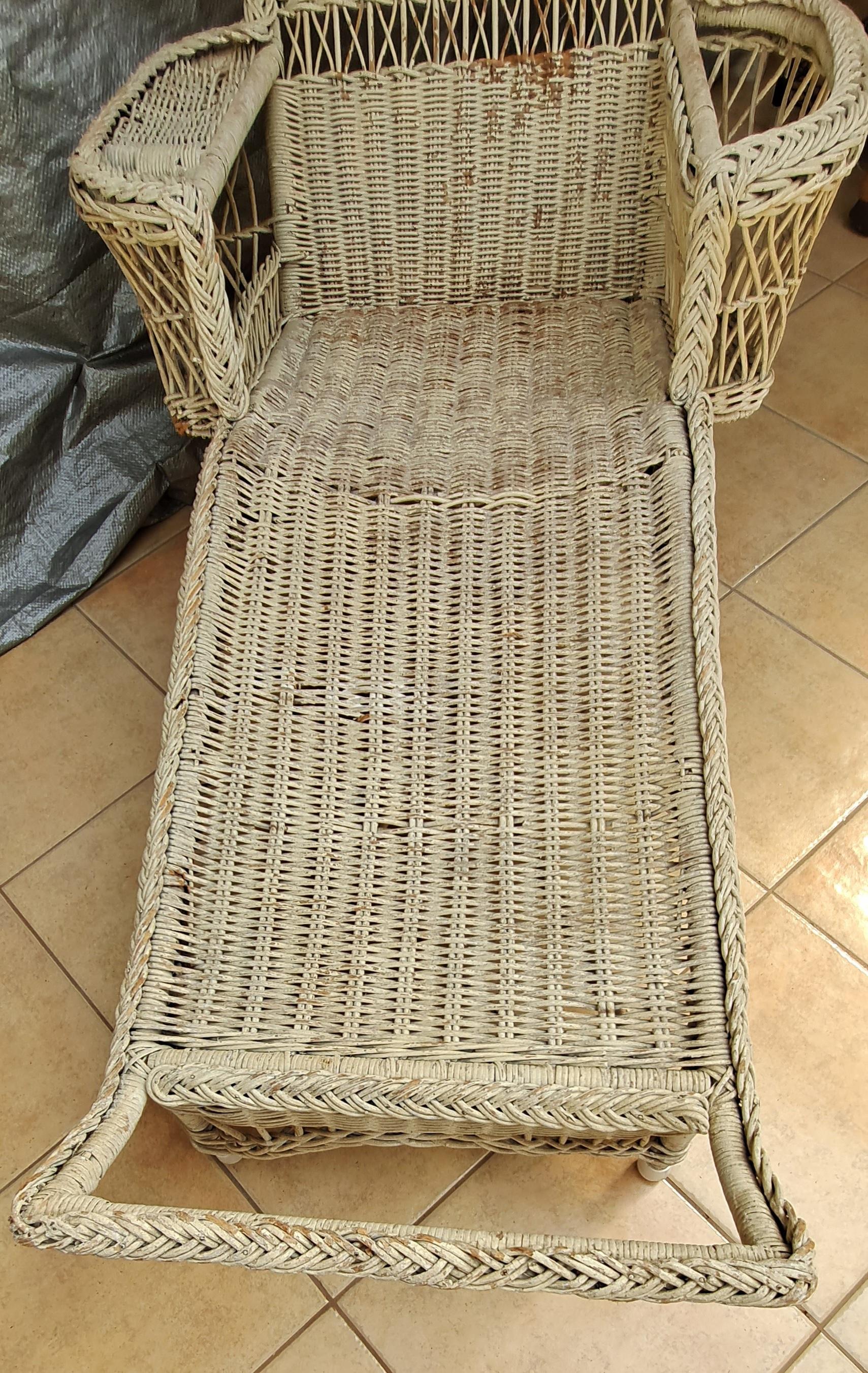 1920's White Wicker Chaise Lounge For Sale 2