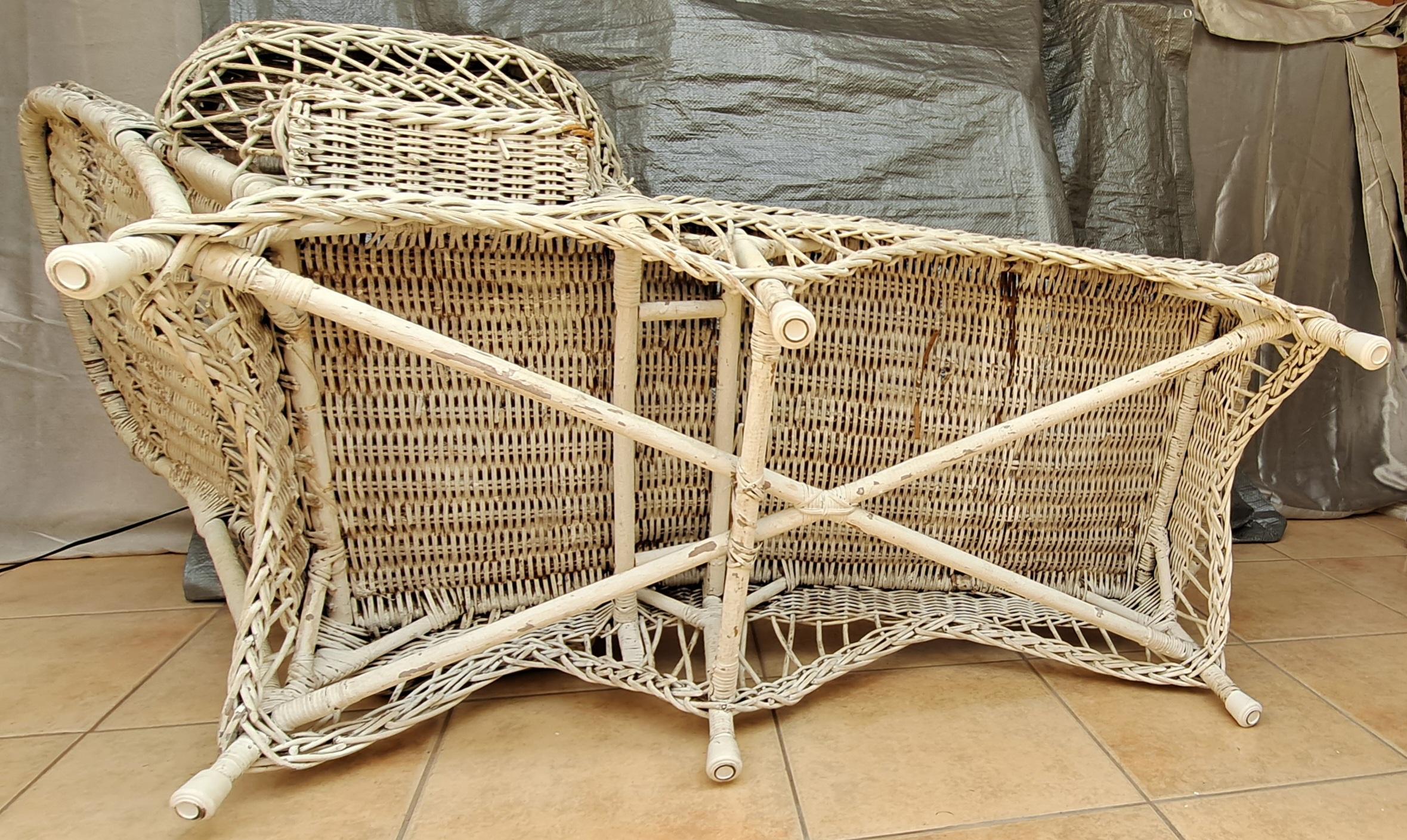 1920's White Wicker Chaise Lounge For Sale 3