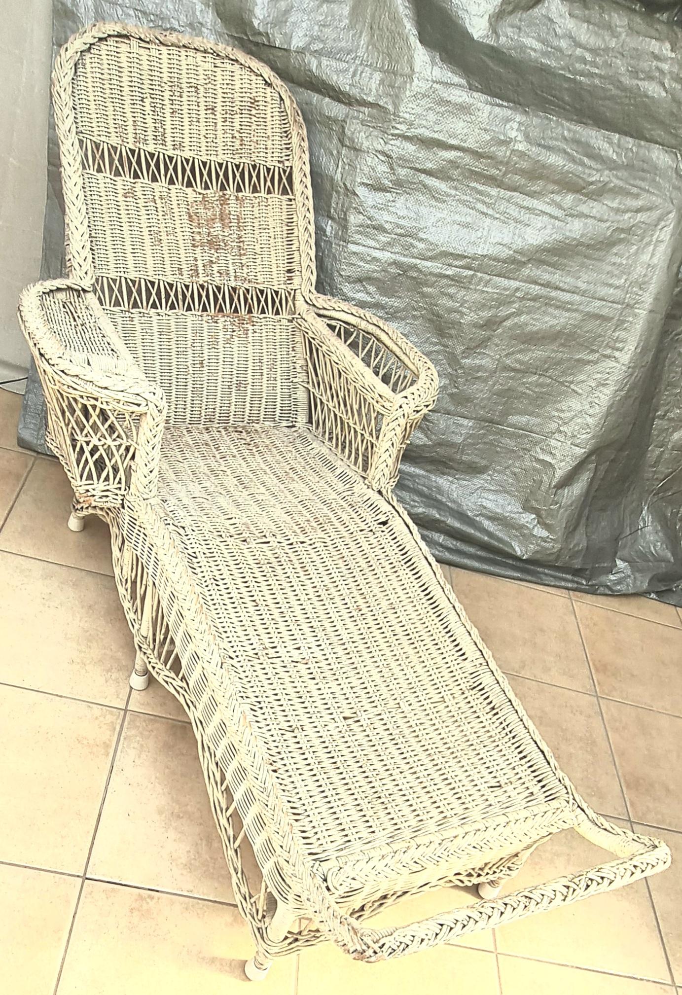 1920's White Wicker Chaise Lounge For Sale 4