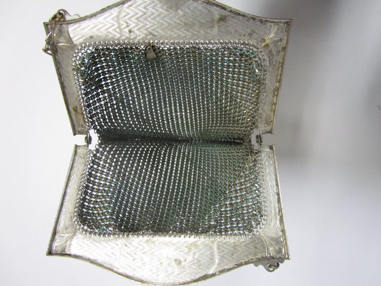 1920s Whiting and Davis Metallic Green Mesh Bag  In Good Condition For Sale In Houston, TX