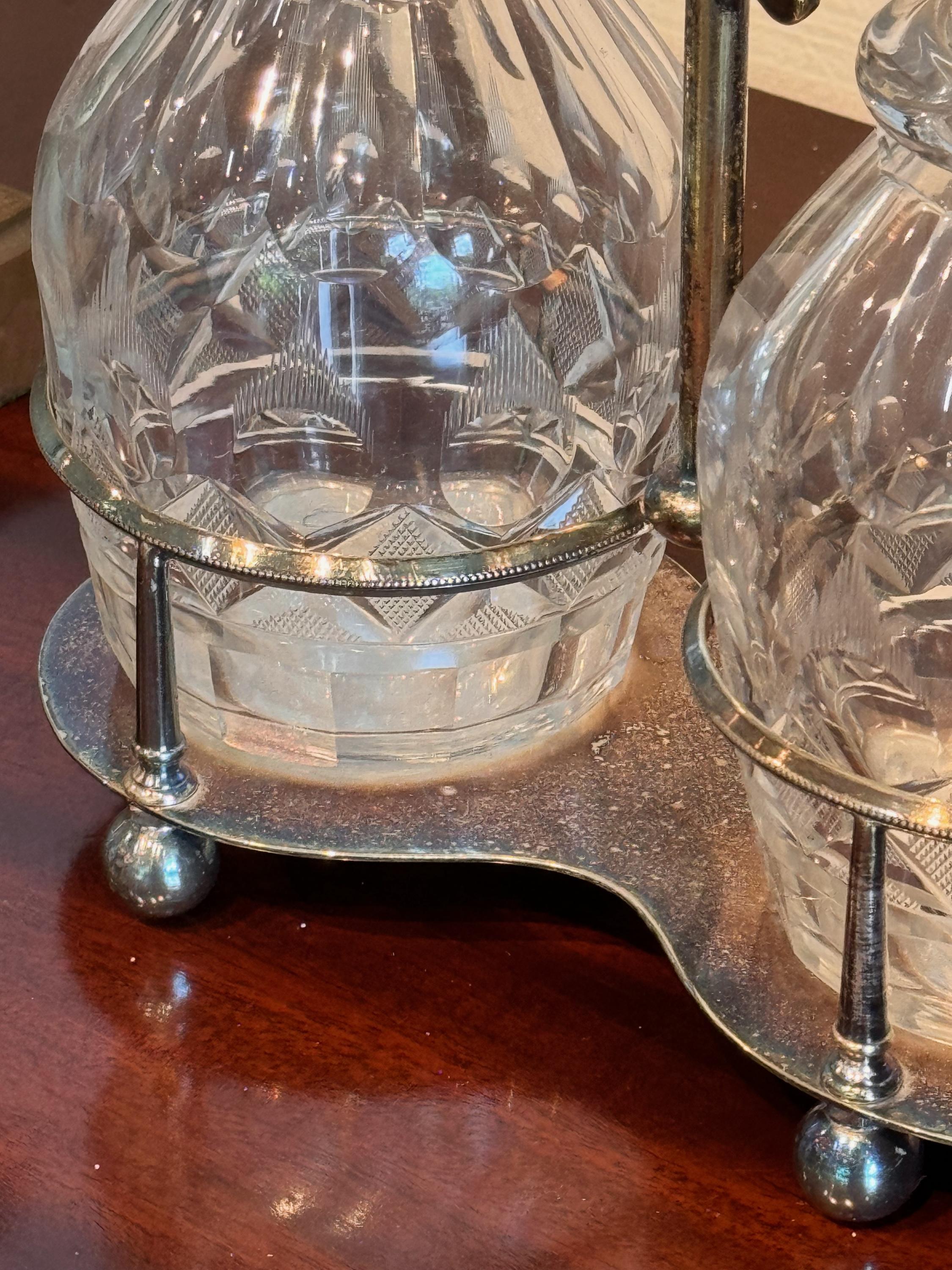 Inizio XX secolo Decanter da vino anni '20 con supporto in vendita