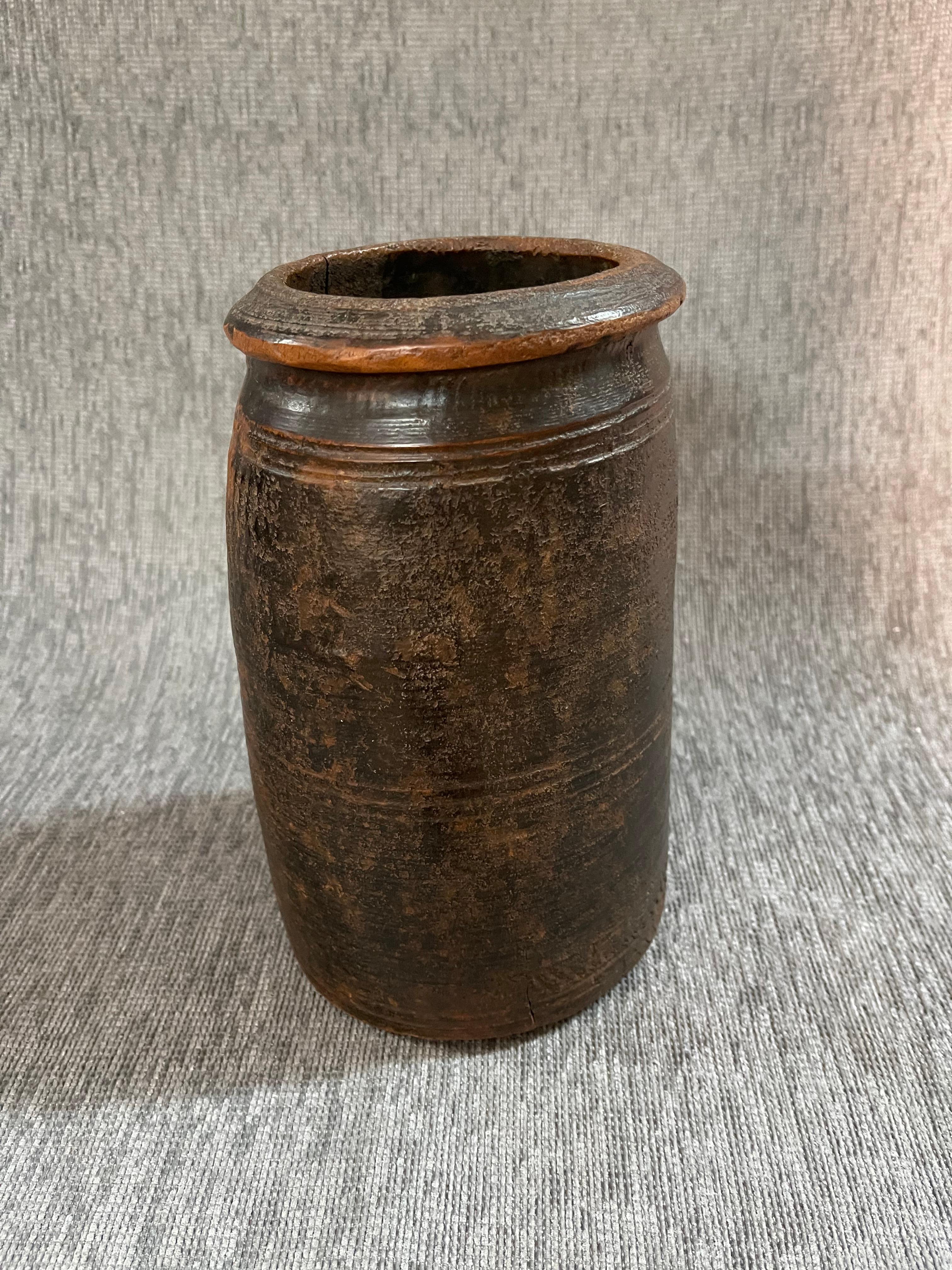 1920s  Olla de Madera Himachal Angloindio en venta