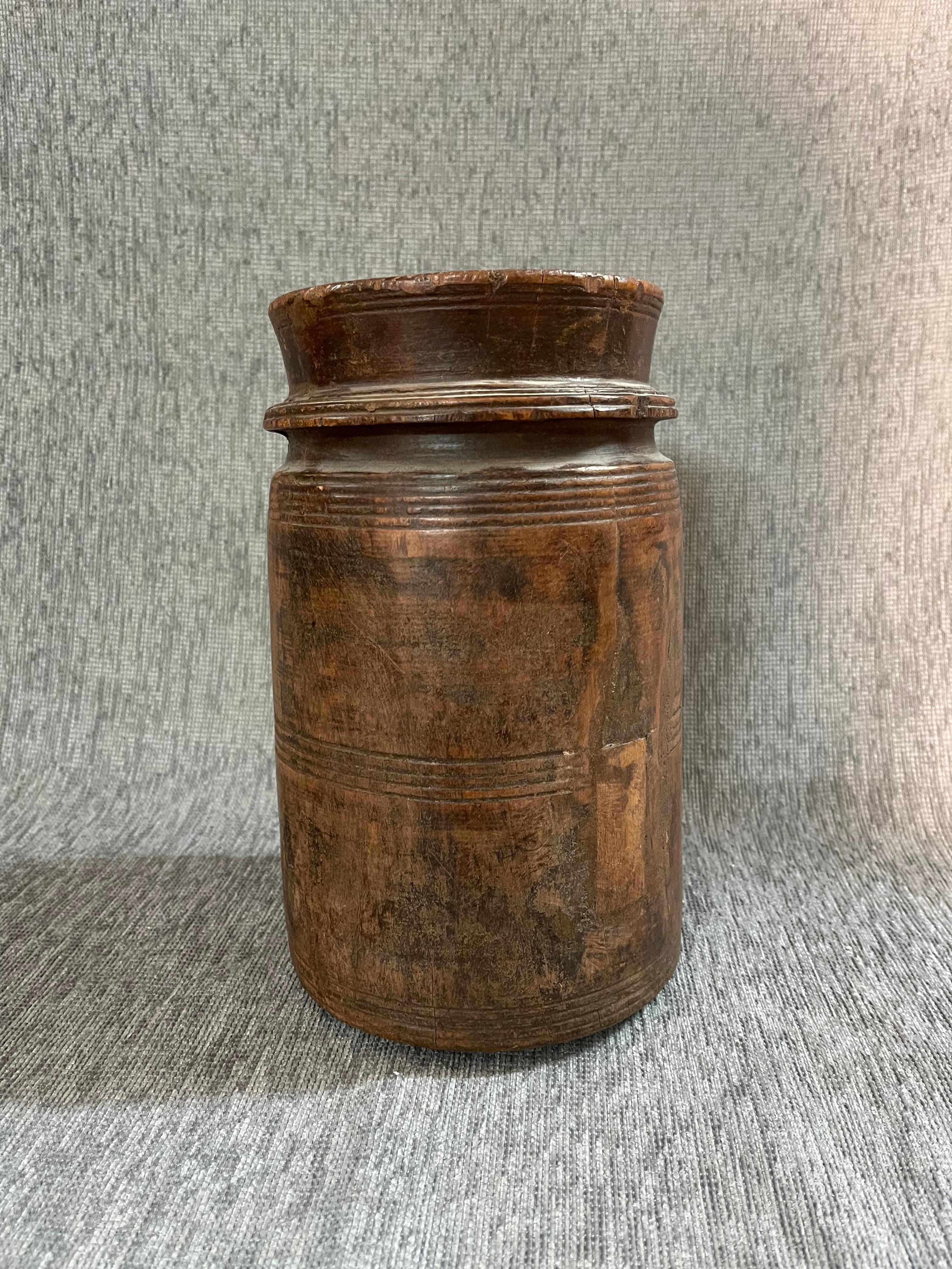 1920s  Olla de Madera Himachal Indio en venta